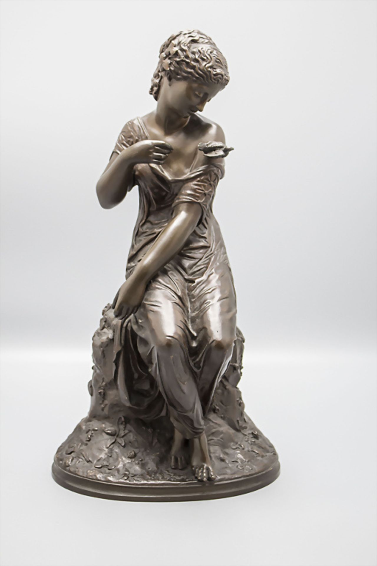 Bronzeskulptur 'Mädchen mit Vogel' / A bronze sculpture of a girl with a bird, Frankreich, um 1880