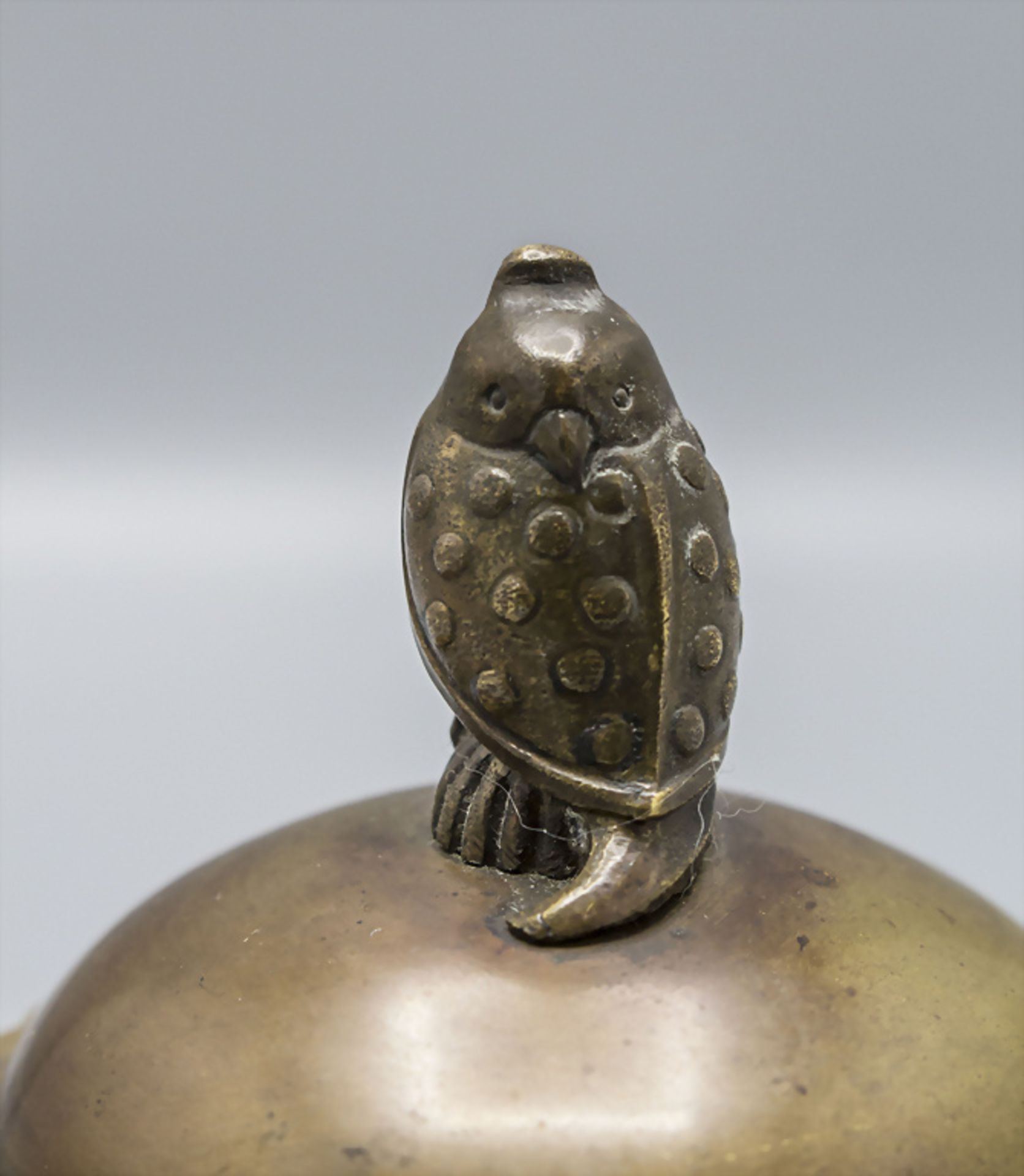 Bronze Tintenfass mit Papageienknauf / A bronze ink well with parrot knob, um 1890 - Image 6 of 7