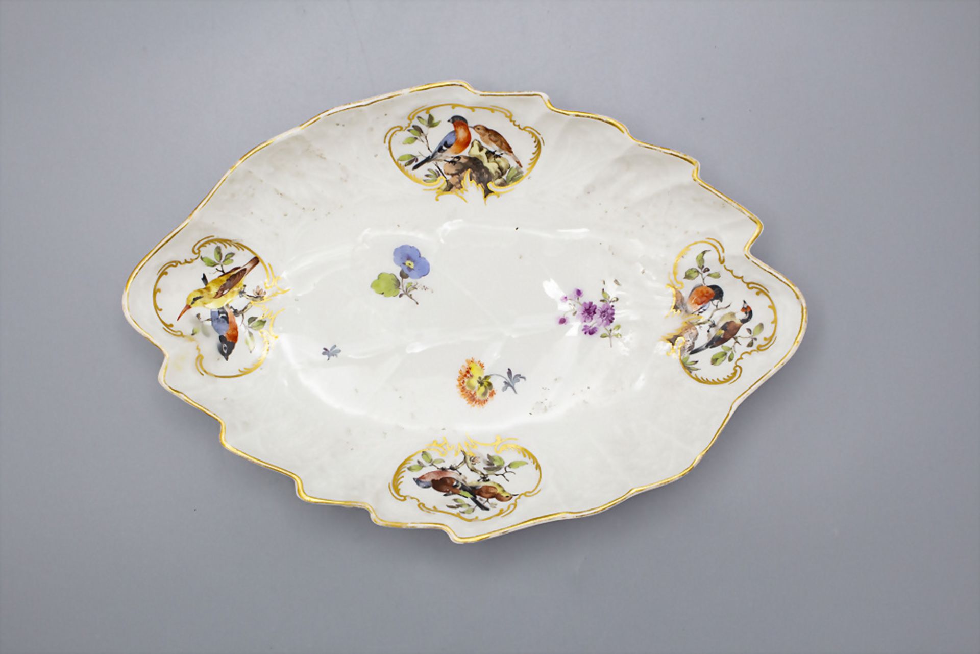 Meissen Blattschale mit Vogelmalerei / A leaf shaped bowl with birds, Meissen, Punktzeit, 1763-1774 - Bild 2 aus 5