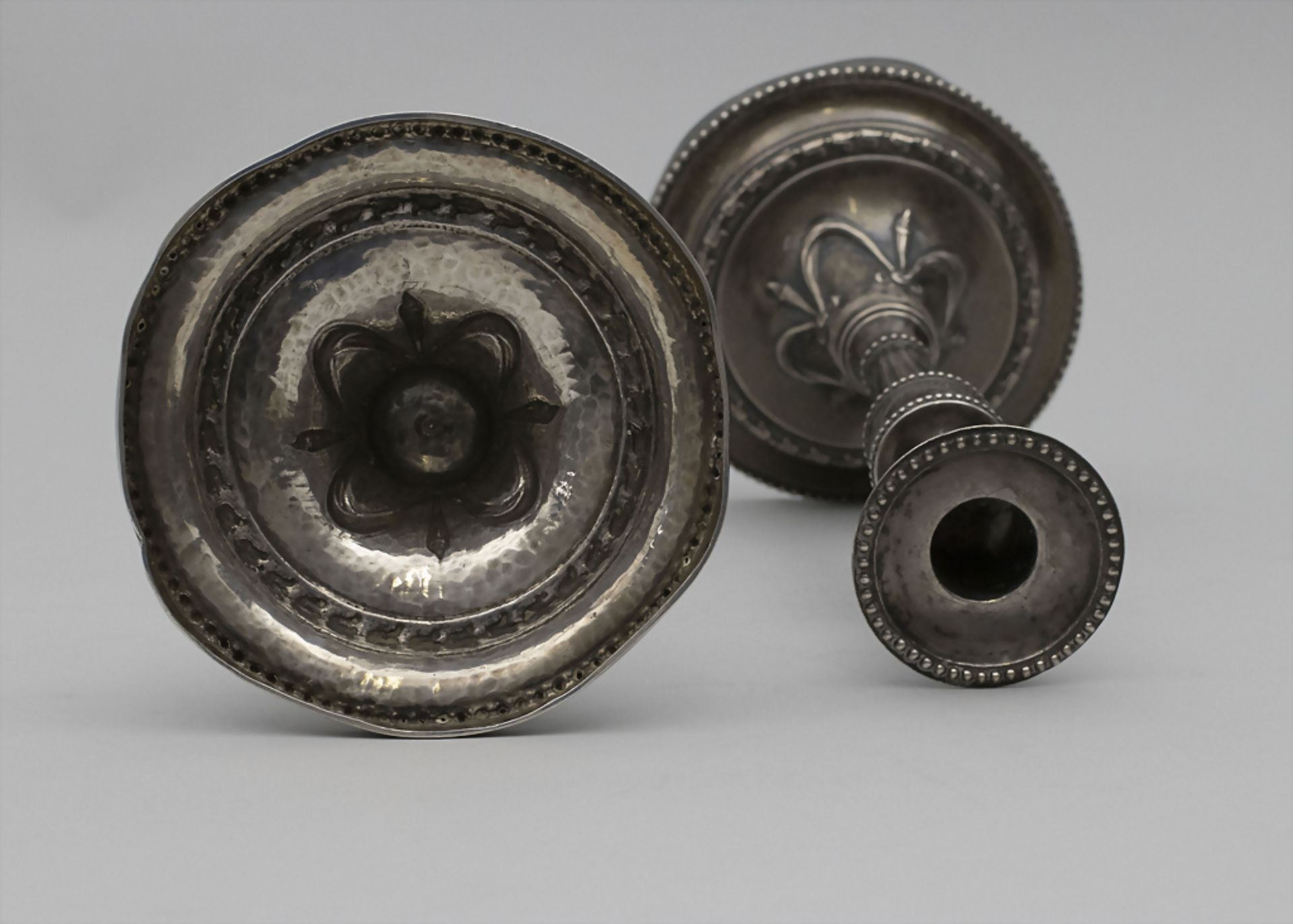 Paar Louis-Seize Kerzenleuchter / Paire de bougeoirs en argent massif, Laon (Aisne), um 1820 - Image 3 of 6