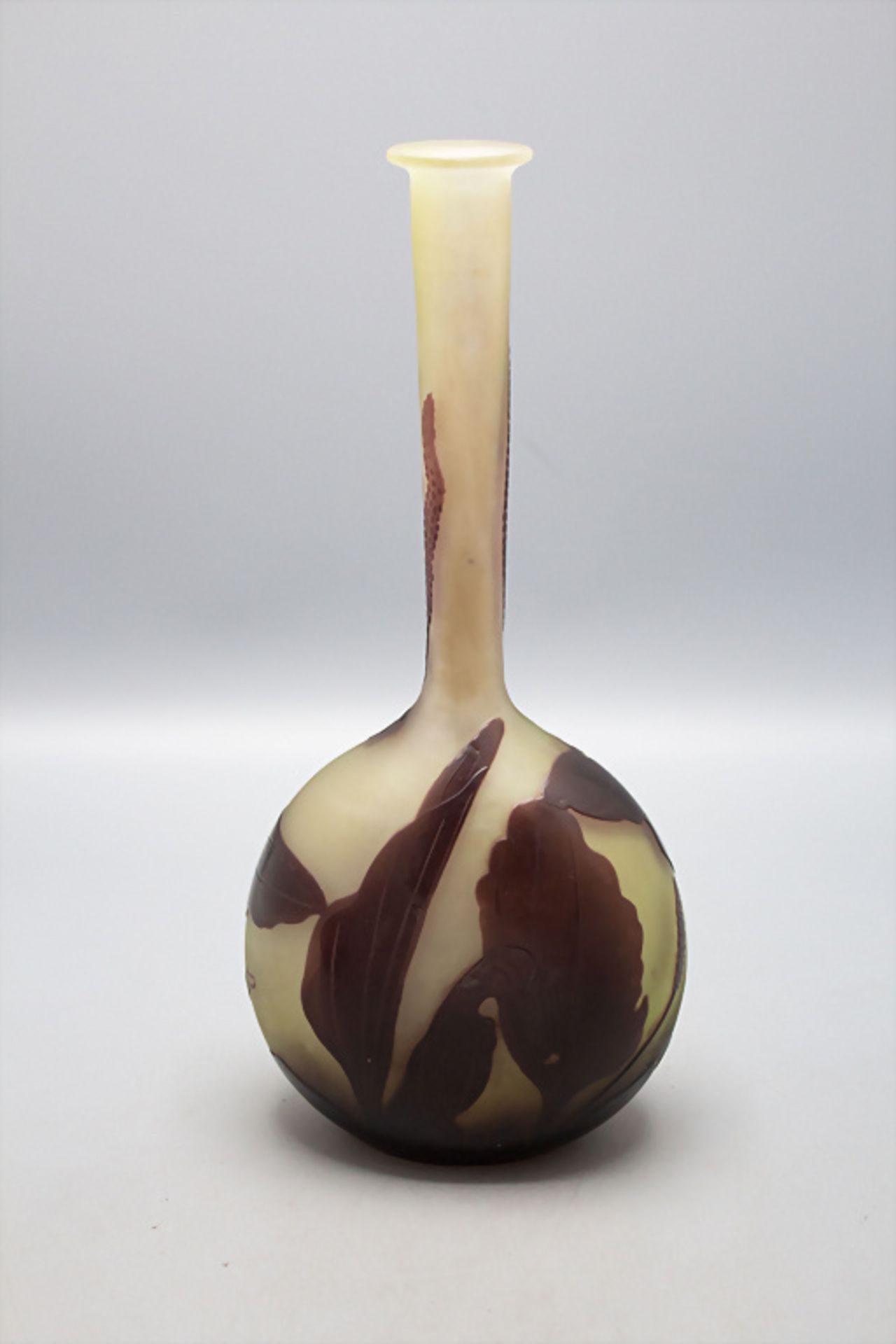 Jugendstil Vase mit Breitwegerich / An Art Nouveau vase with plantain, Emile Gallé, Nancy, um 1900 - Bild 3 aus 6