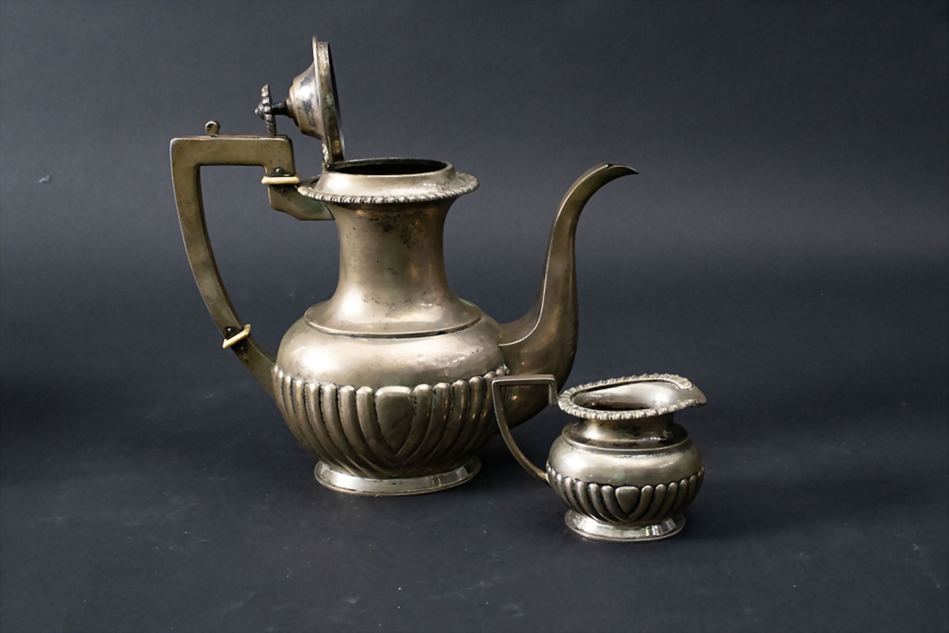 4-teiliger Kaffee- und Teekern / A 4-part silver tea and coffee set, 20. Jh. - Bild 3 aus 13