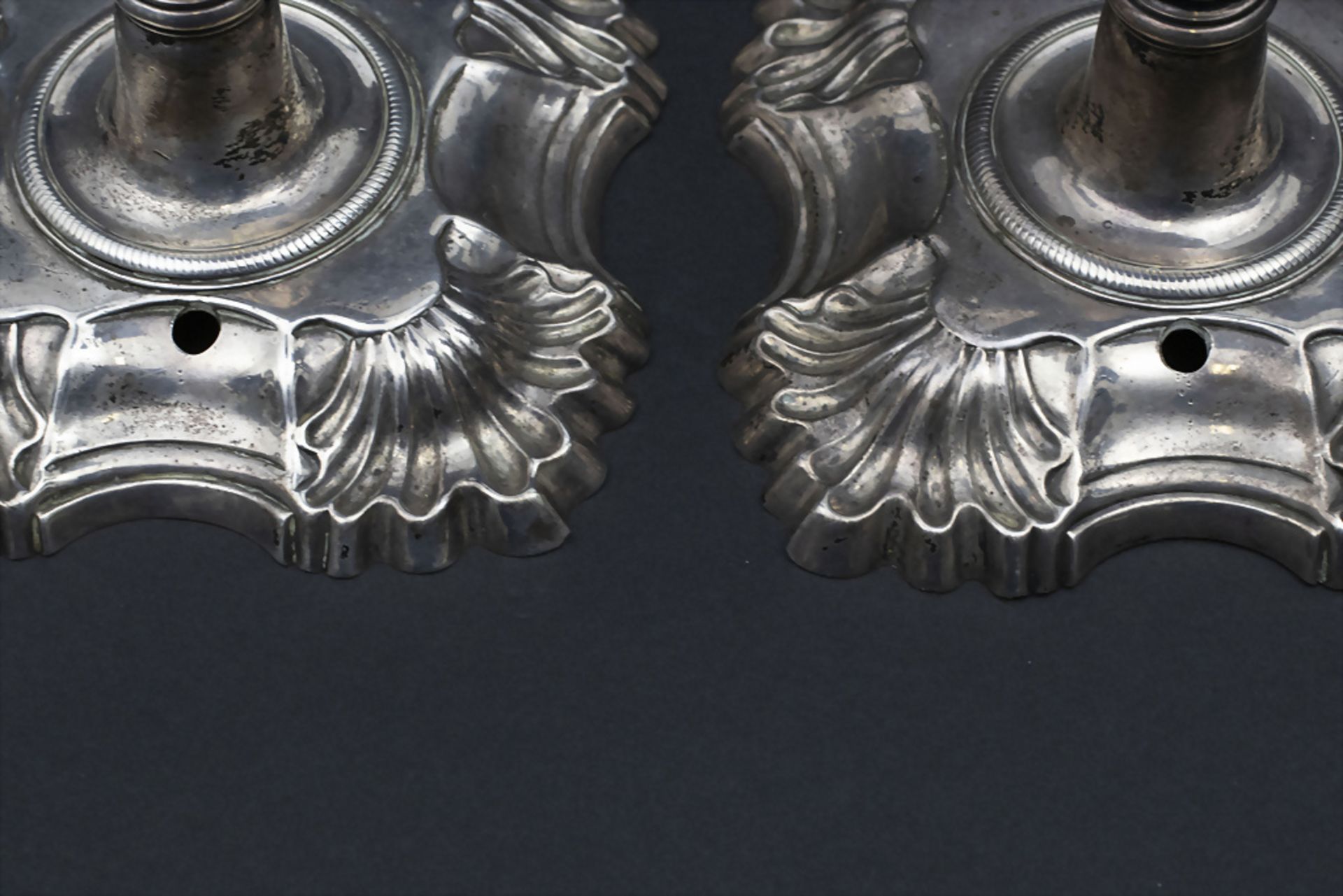 Paar Barock Kerzenleuchter / A pair of Baroque silver candlesticks, Edward Wakelin, London, 1758 - Bild 15 aus 15