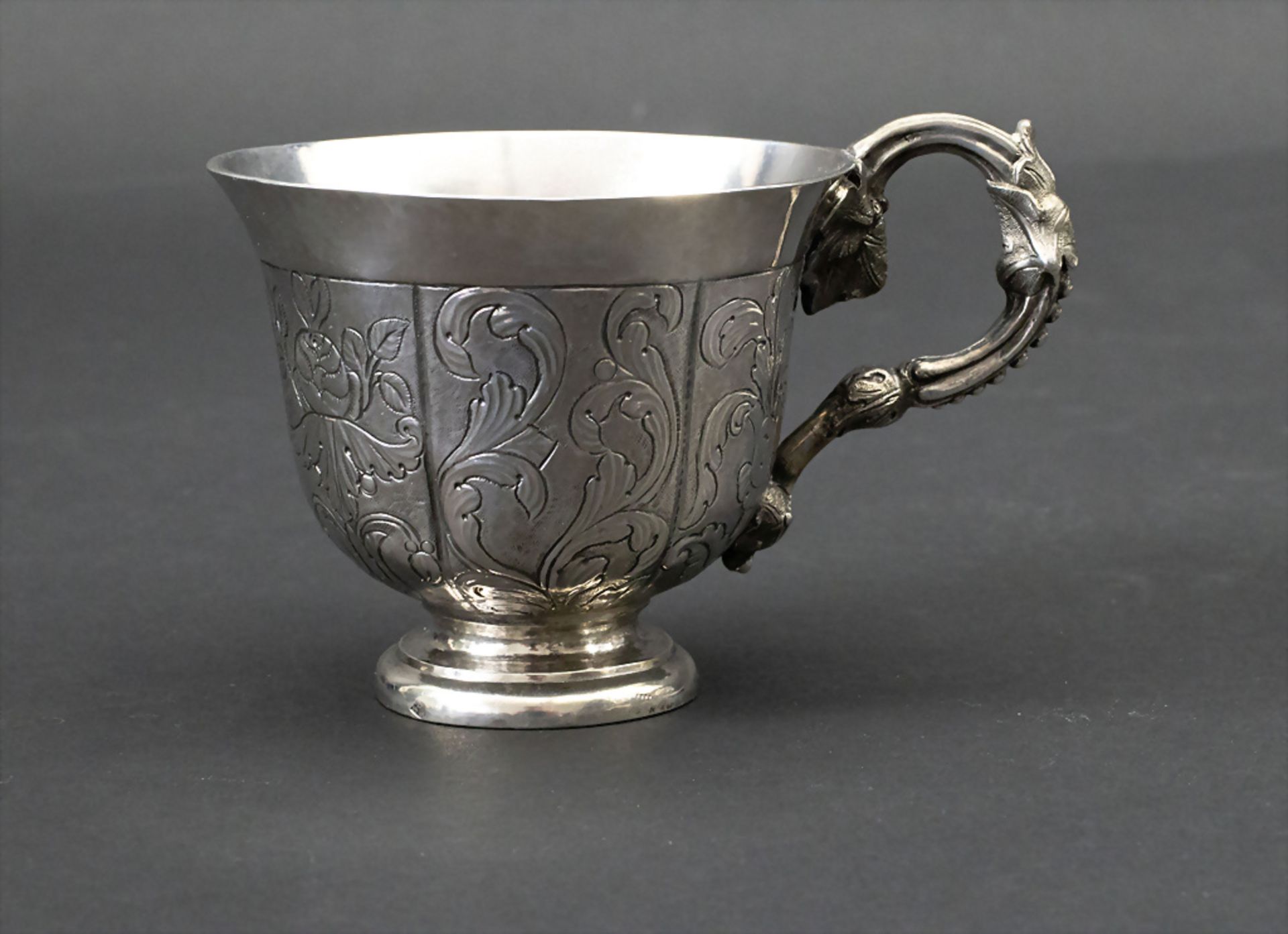 Kakaotasse auf Unterschale/Presentoir / A silver chocolate cup with saucer, Vatikanstadt ... - Image 2 of 10