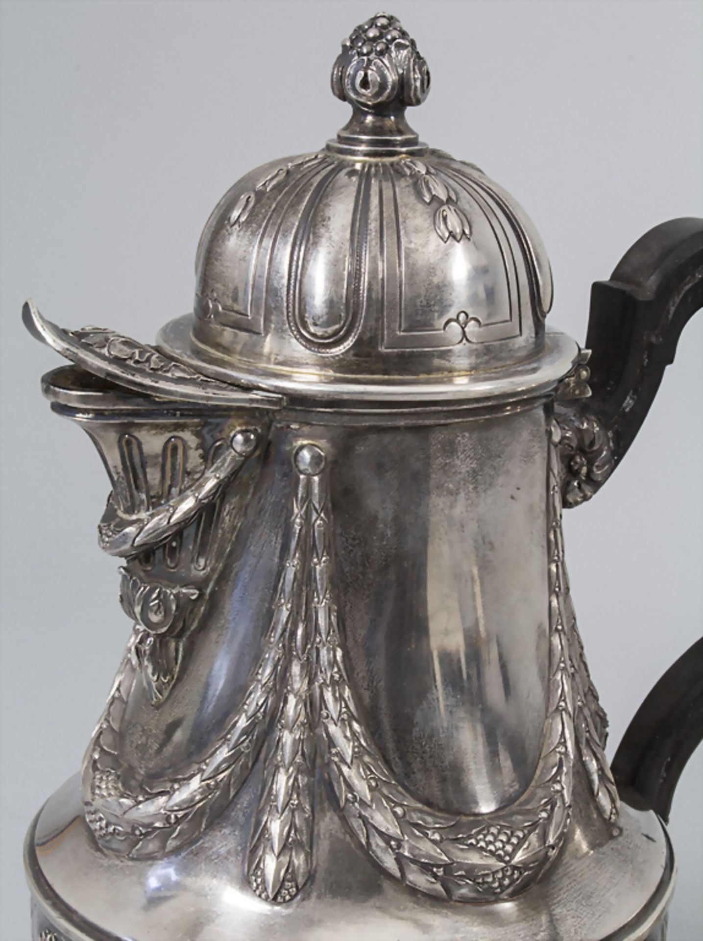 Kaffeekanne und Zuckerdose / A silver coffee pot and sugar bowl, Raoul Mauger, Paris 1897-1904 - Bild 7 aus 12