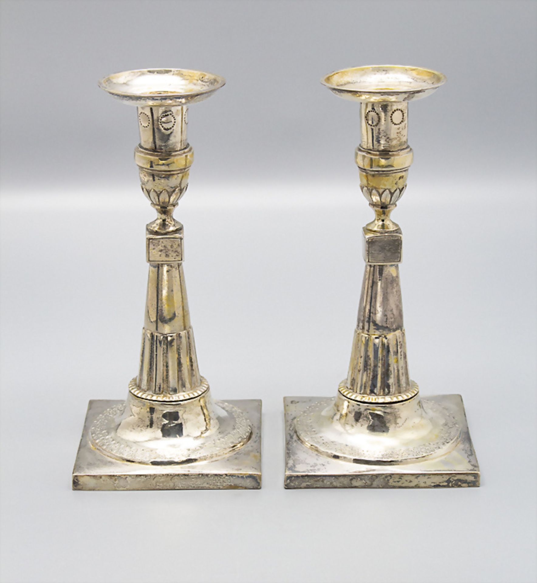 Paar Louis-Seize Kerzenleuchter / A pair of silver candlesticks, Johann Gottlieb Biller, ...