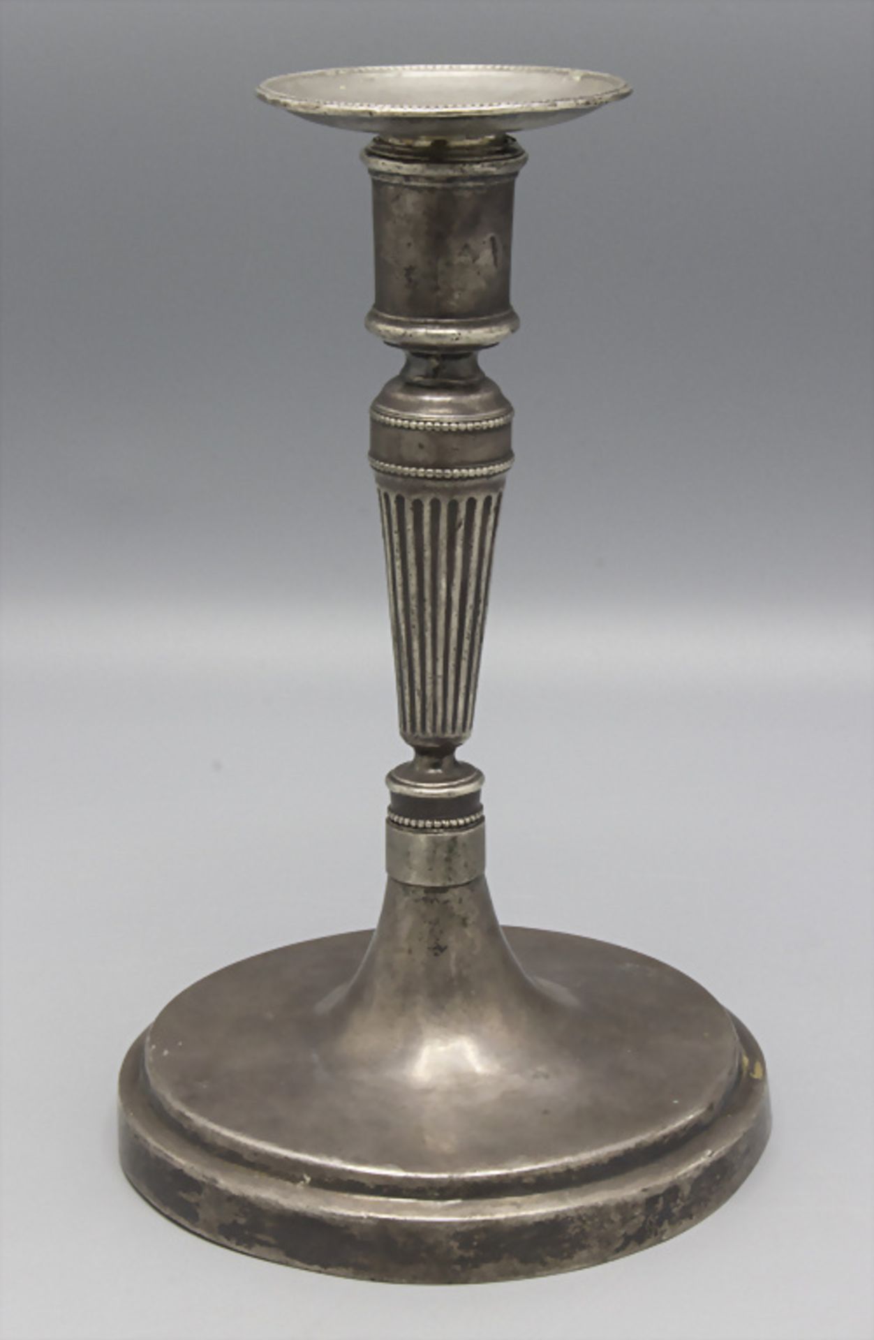 Louis Seize Kerzenleuchter / A silver Louis Seize candlestick, 18. Jh.