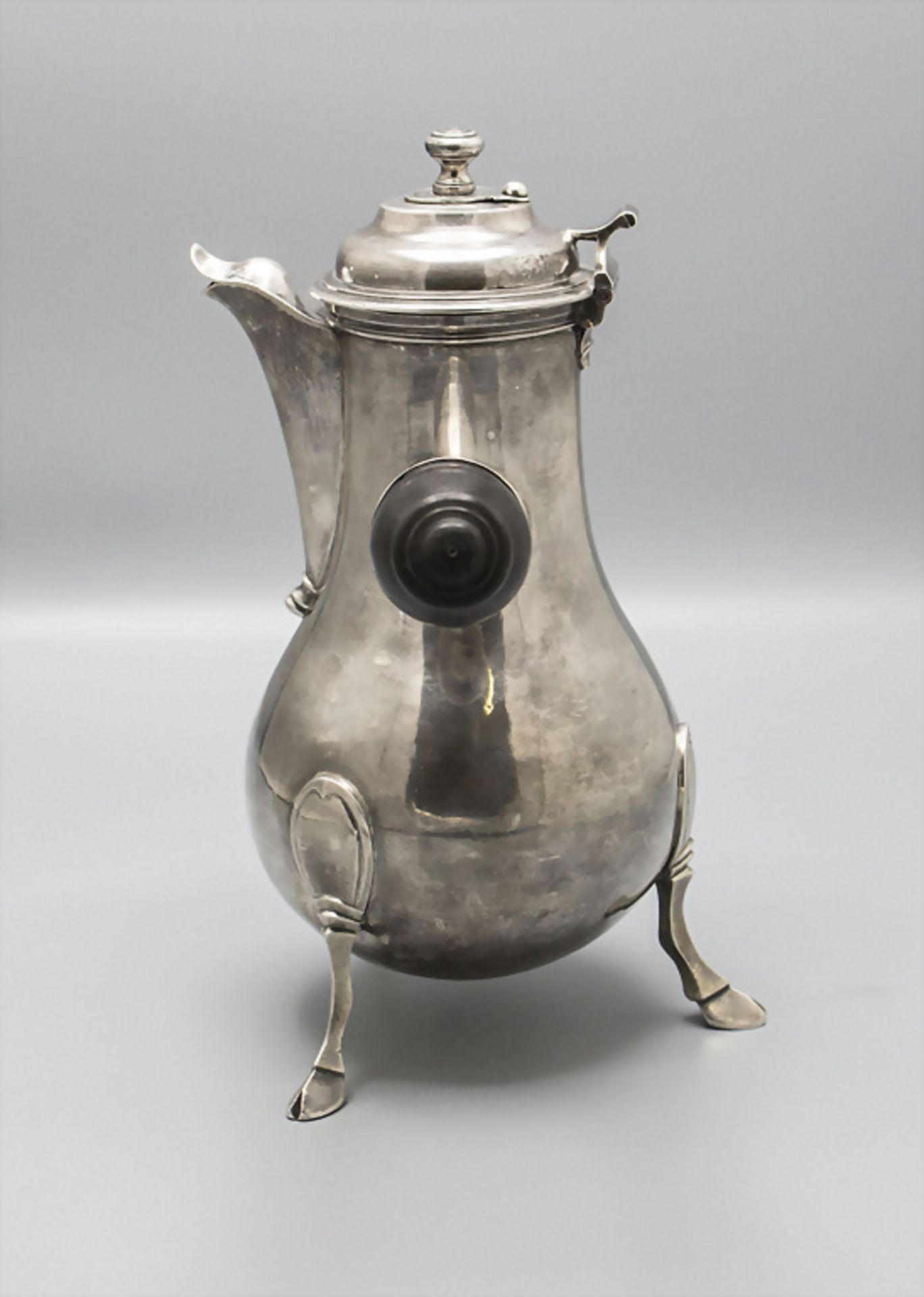 Barock Schokoladenkanne / A Baroque silver chocolatiere / chocolate pot, Chambery, 1788 - Image 2 of 8