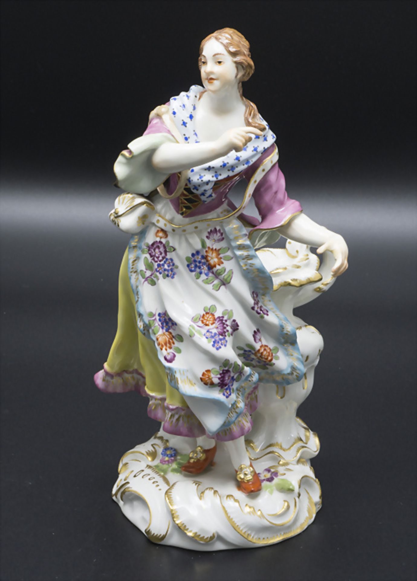 Schäferin mit Henkelkanne / Zierväschen / A figure of a shepherdess with a handled jug / ... - Image 2 of 6