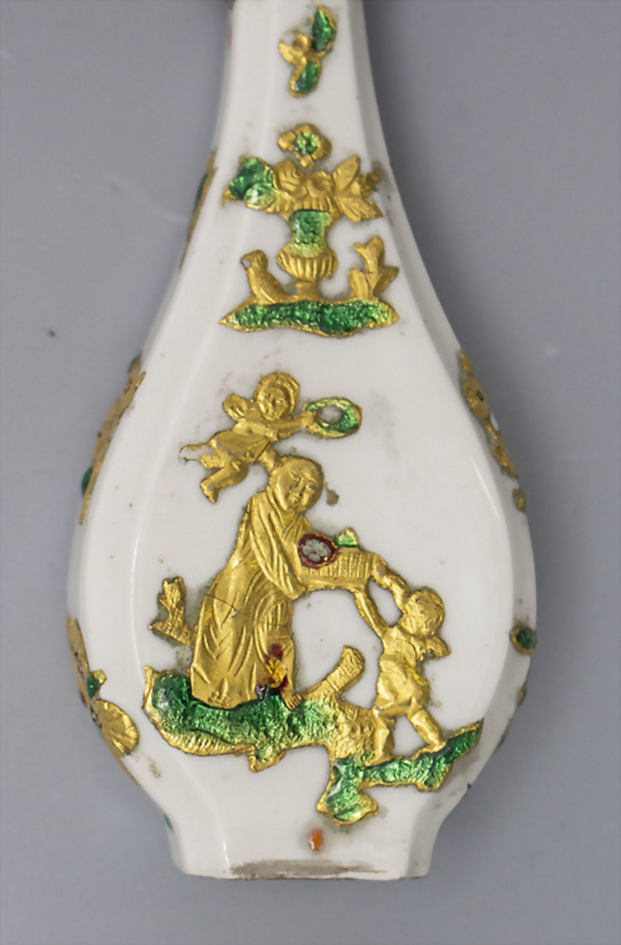 Seltener Porzellanflakon mit Goldchinoiserien / A rare porcelain perfume bottle with gilded ... - Image 8 of 8