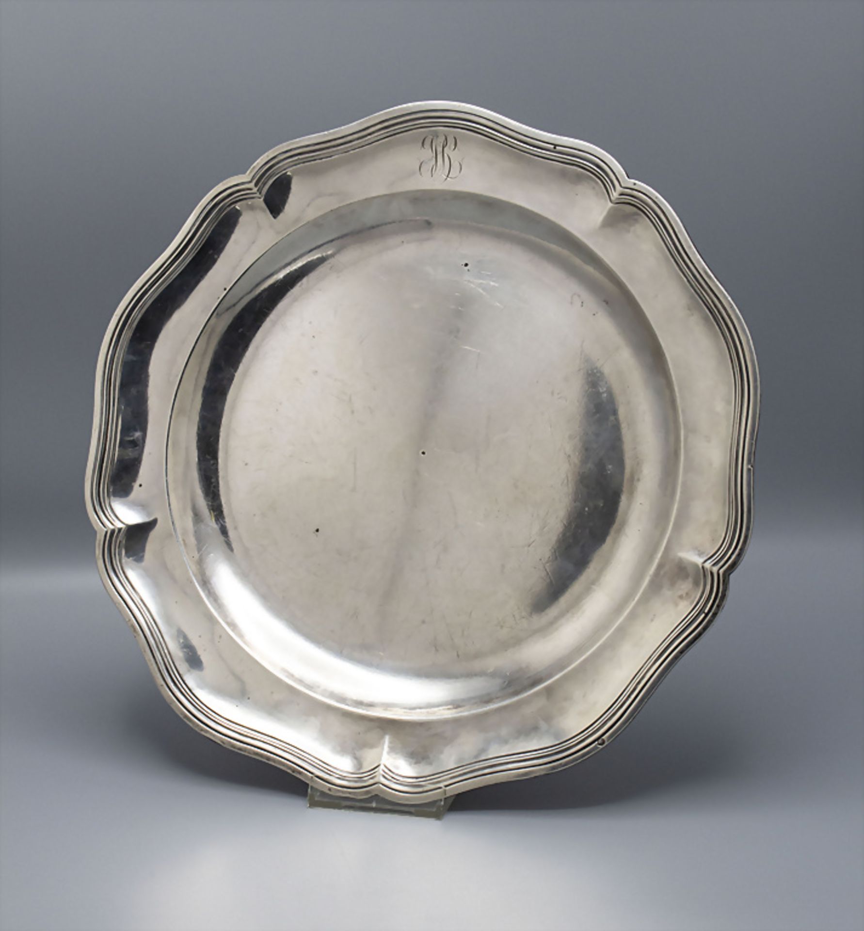 Barock Platte / A Baroque silver circular dish, Guillaumme Pigeron, Paris, 1762-1768