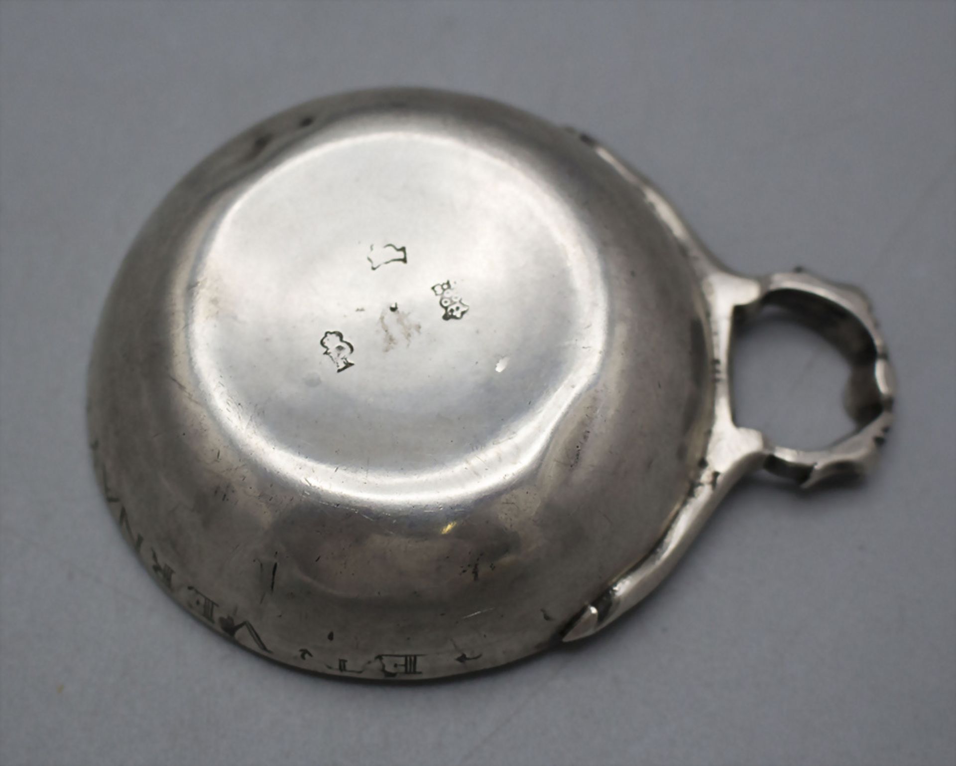 Branntweinschale / Tastevin en argent massif / A silver brandy tasting cup, Joseph Soldat, ... - Image 2 of 5