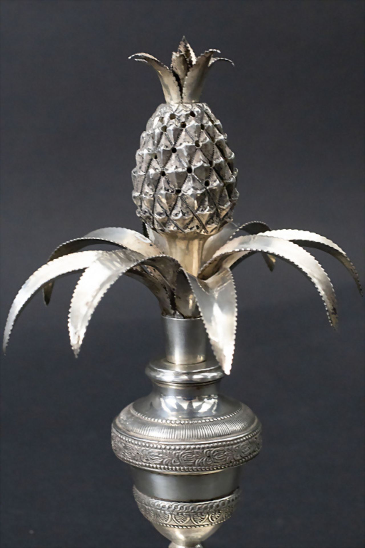 Ananas als Zahnstocherhalter / A silver pineapple shaped toothpick holder, Lissabon / Lisboa, ... - Image 2 of 6