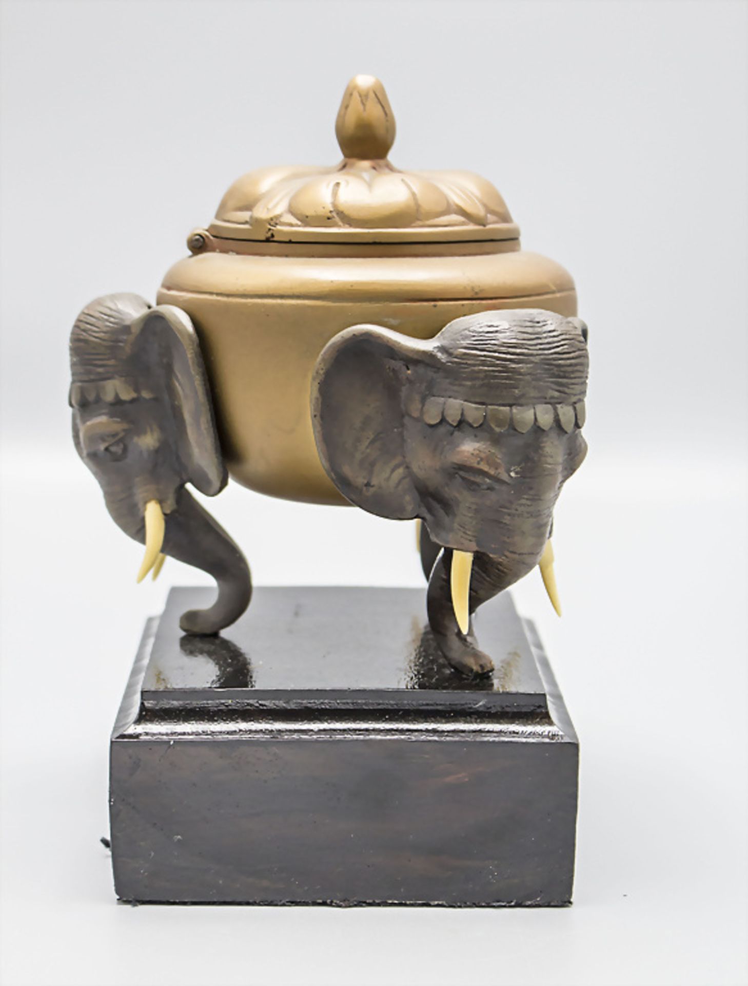 Tintenfass mit Elefanten Dekor / An inkwell with elephant decor, 1. Hälfte 20. Jh. - Bild 3 aus 6