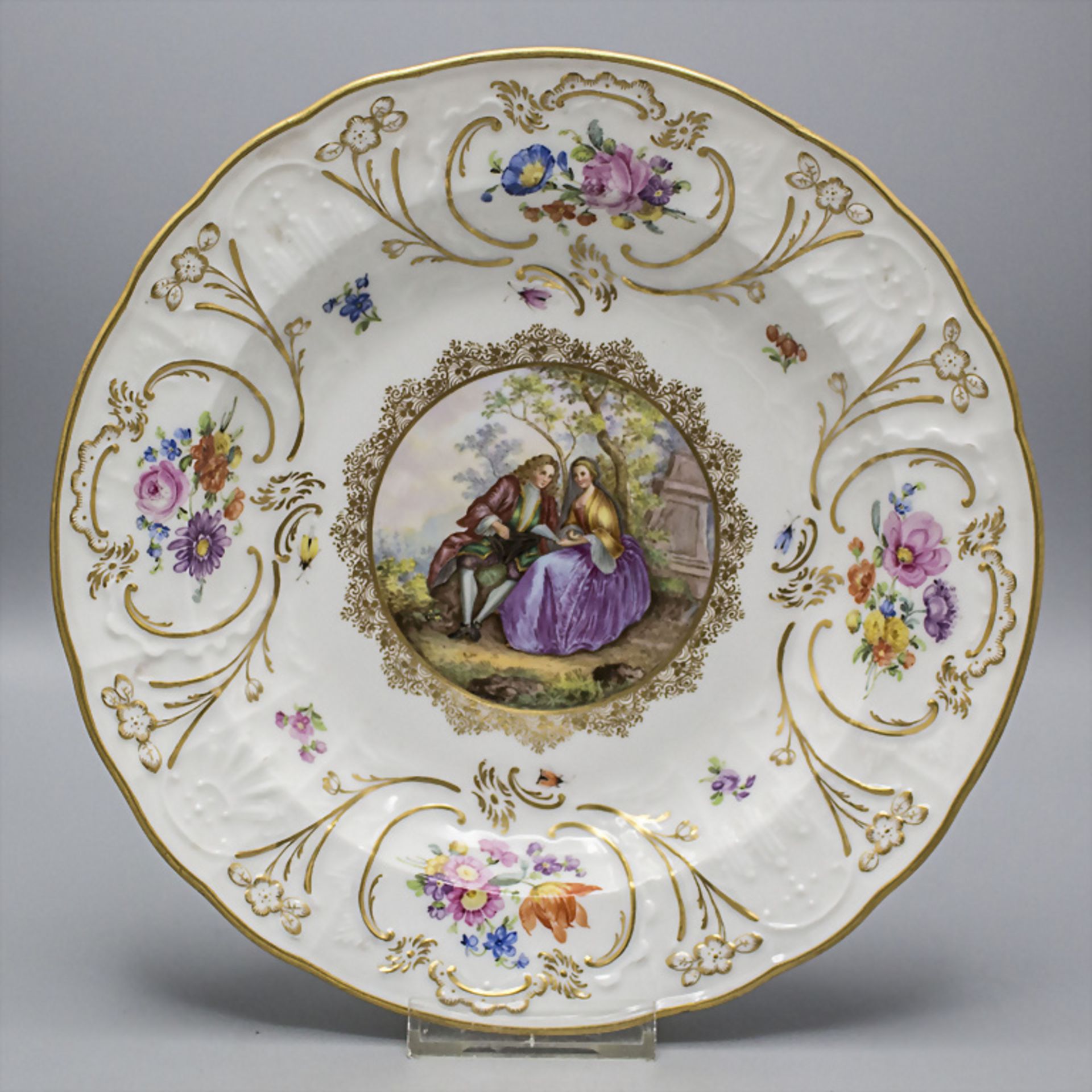 Tiefer Teller mit feiner galanten Szene / A soup plate with a very fine Watteau scene, ...