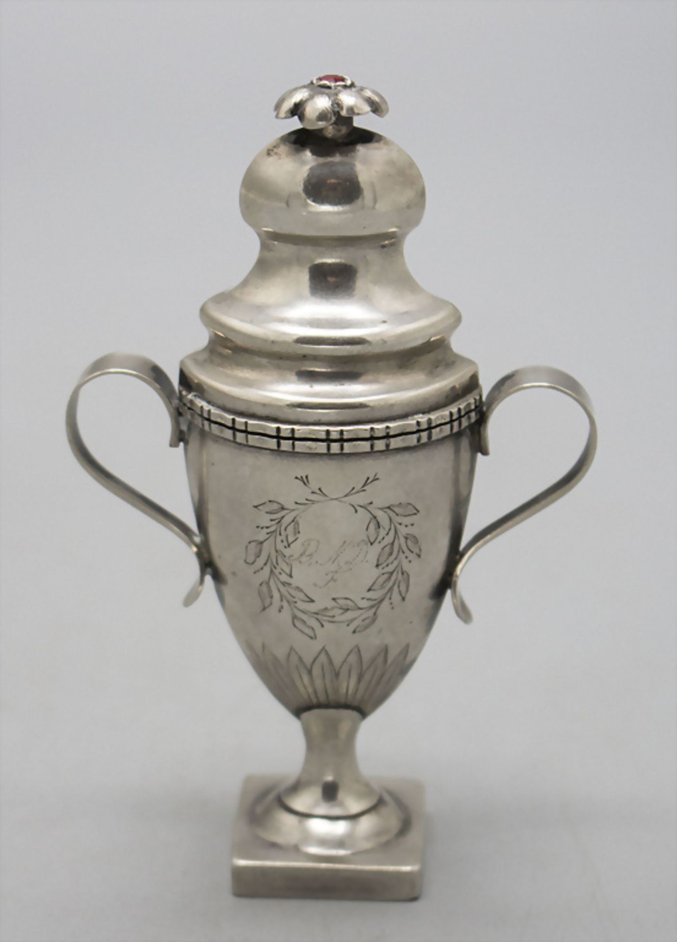 Louis Seize Flakon / A silver flacon, Henrik Etzerodt, Nykobing, 1827