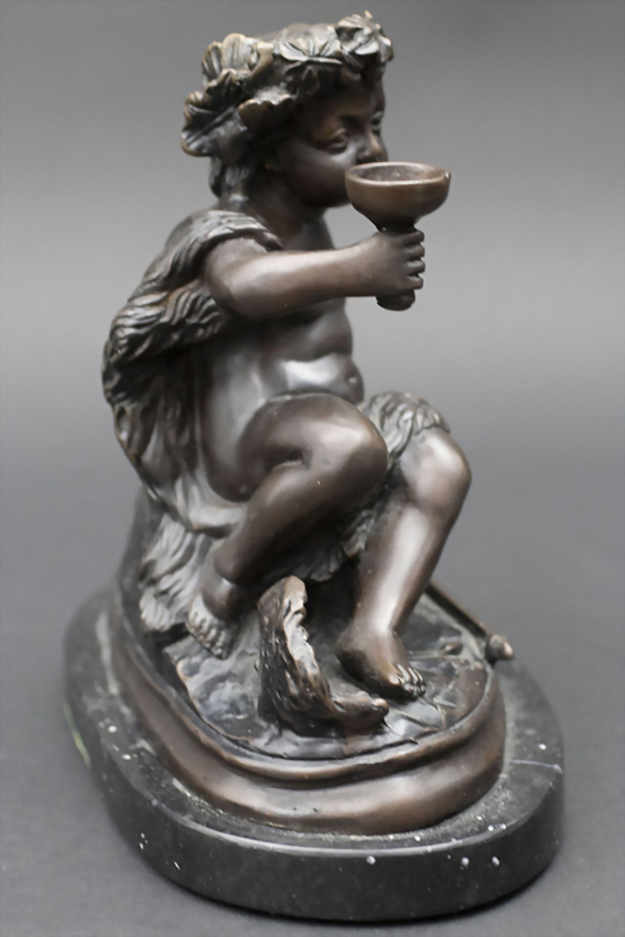 Bronze Figurengruppe 'Sitzende sich zuprostende Putti', Frankreich, um 1860 - Image 8 of 9