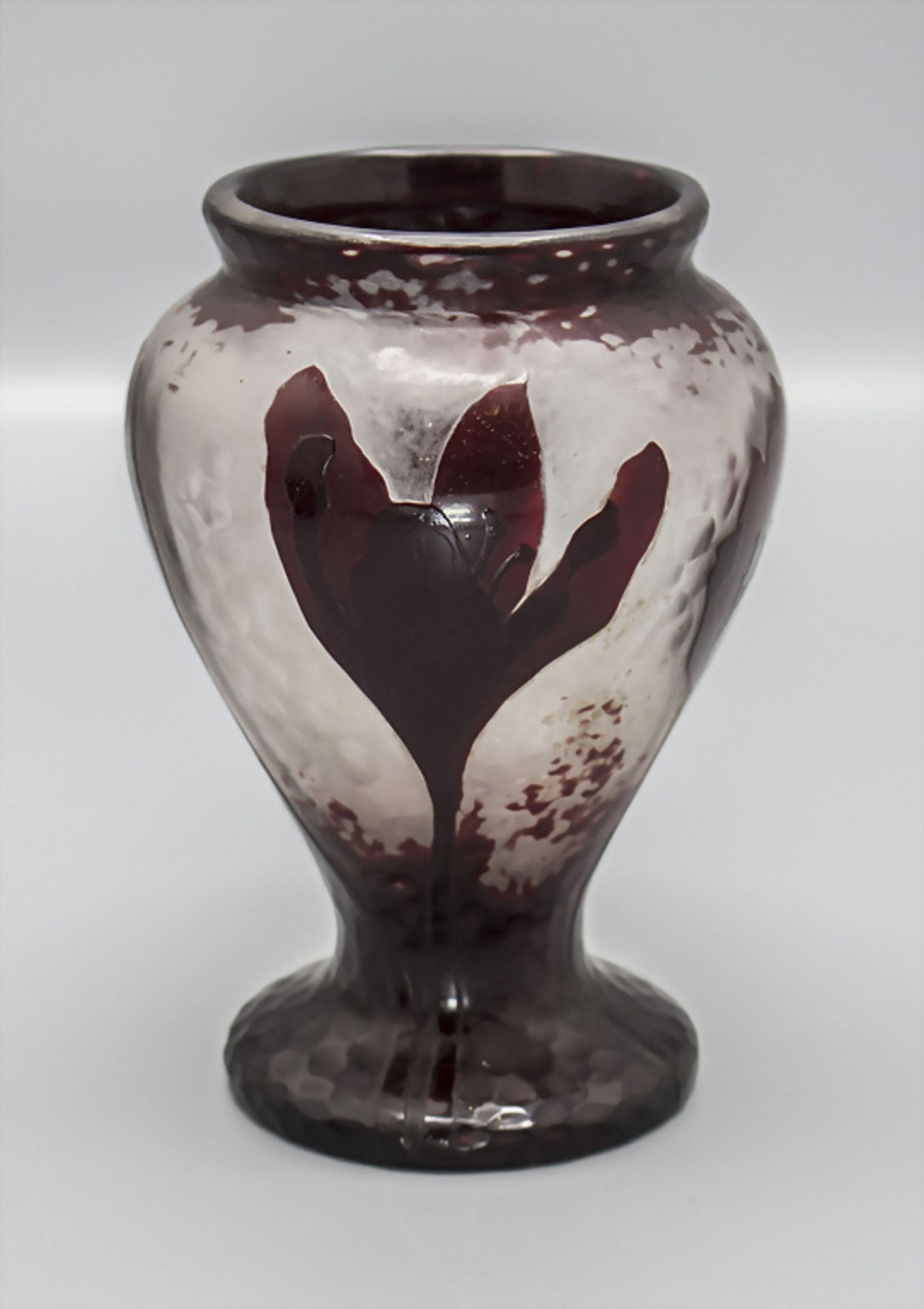 Jugendstil Vase mit Krokus / An Art Nouveau vase with crocus, Daum Frères, Nancy, um 1900 - Image 5 of 7