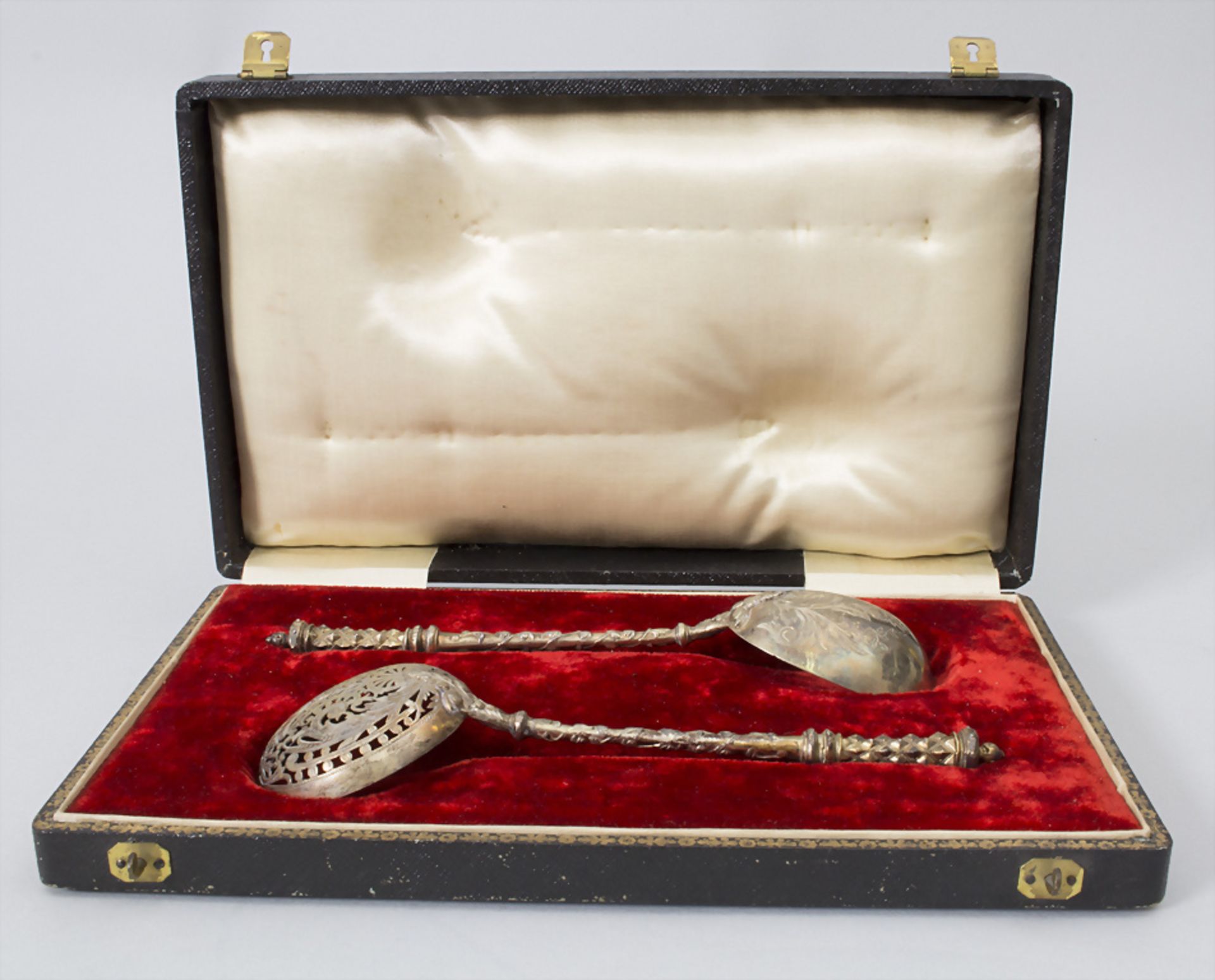 Zuckerstreulöffel und Sahnelöffel / A silver sugar-sprinkler spoon and a silver cream spoon, ... - Image 9 of 10