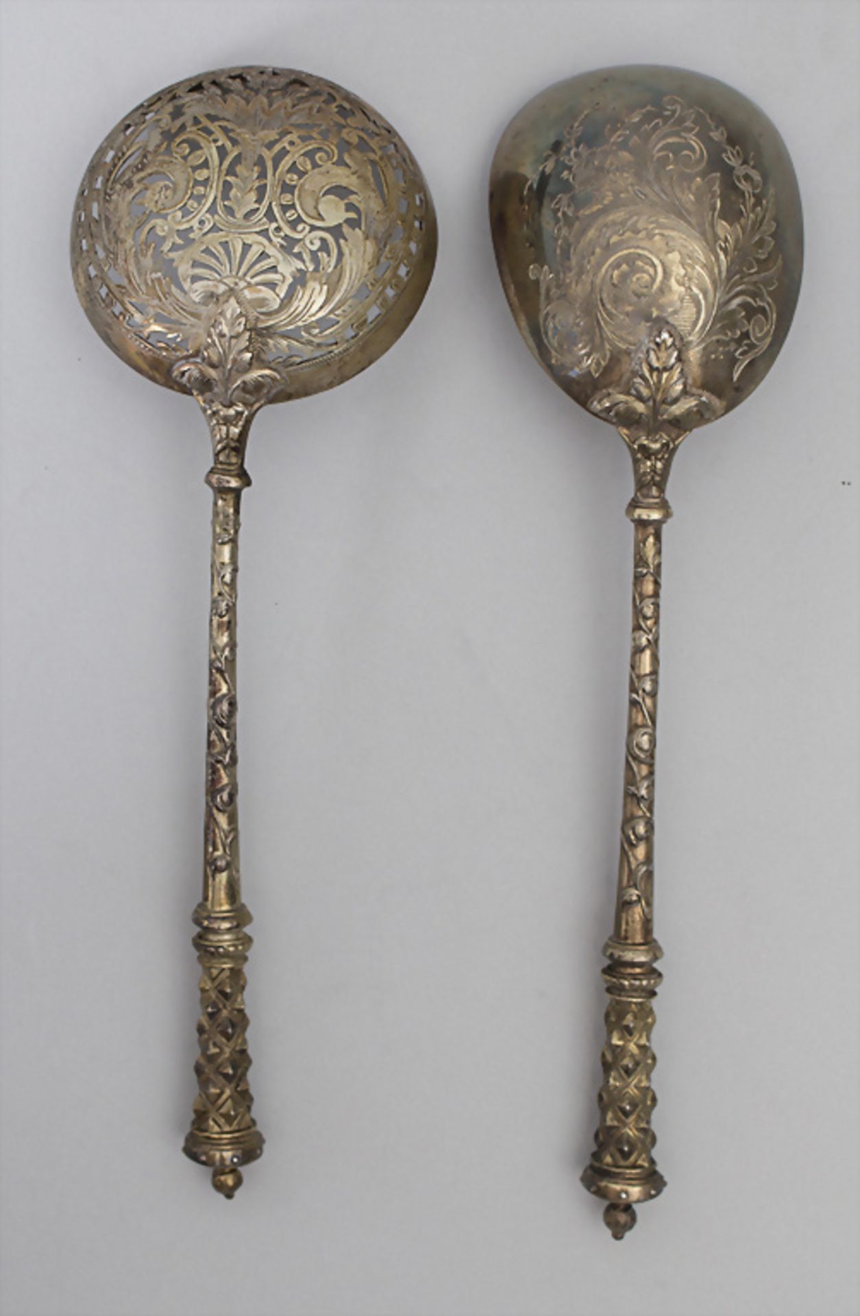 Zuckerstreulöffel und Sahnelöffel / A silver sugar-sprinkler spoon and a silver cream spoon, ... - Image 2 of 10