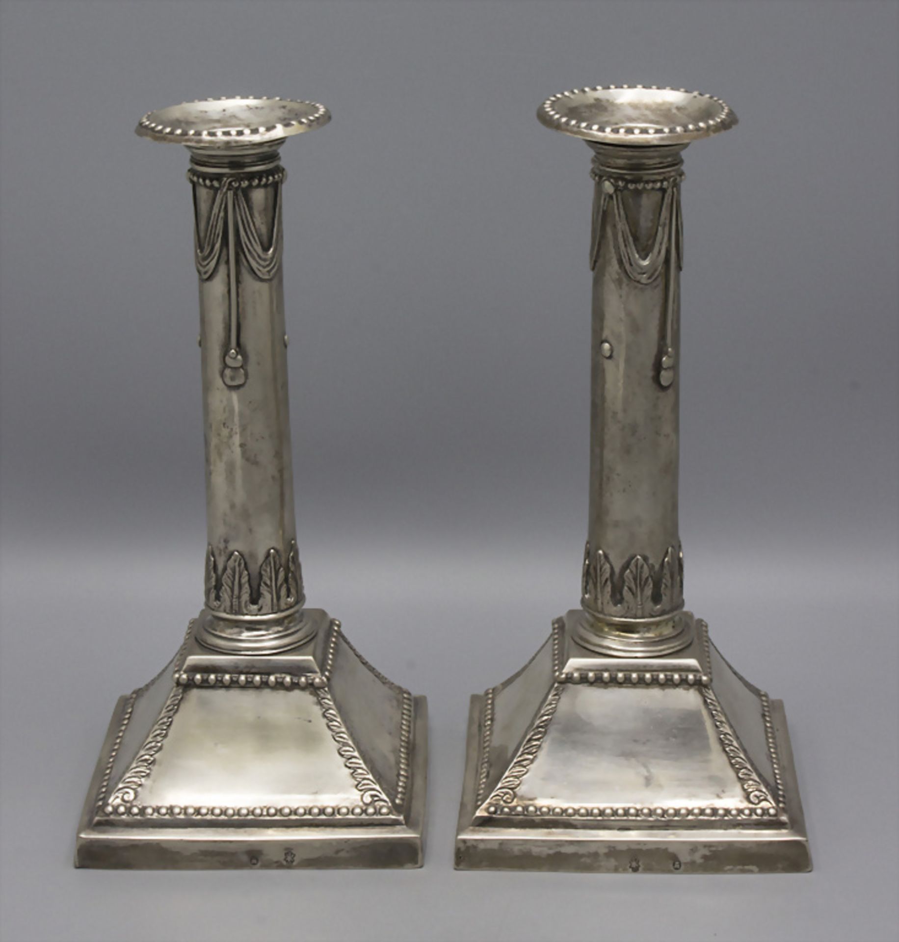 Paar Louis XVI Kerzenleuchter / A pair of Louis XVI silver candlesticks / Paire de Louis XVI. ... - Bild 2 aus 6