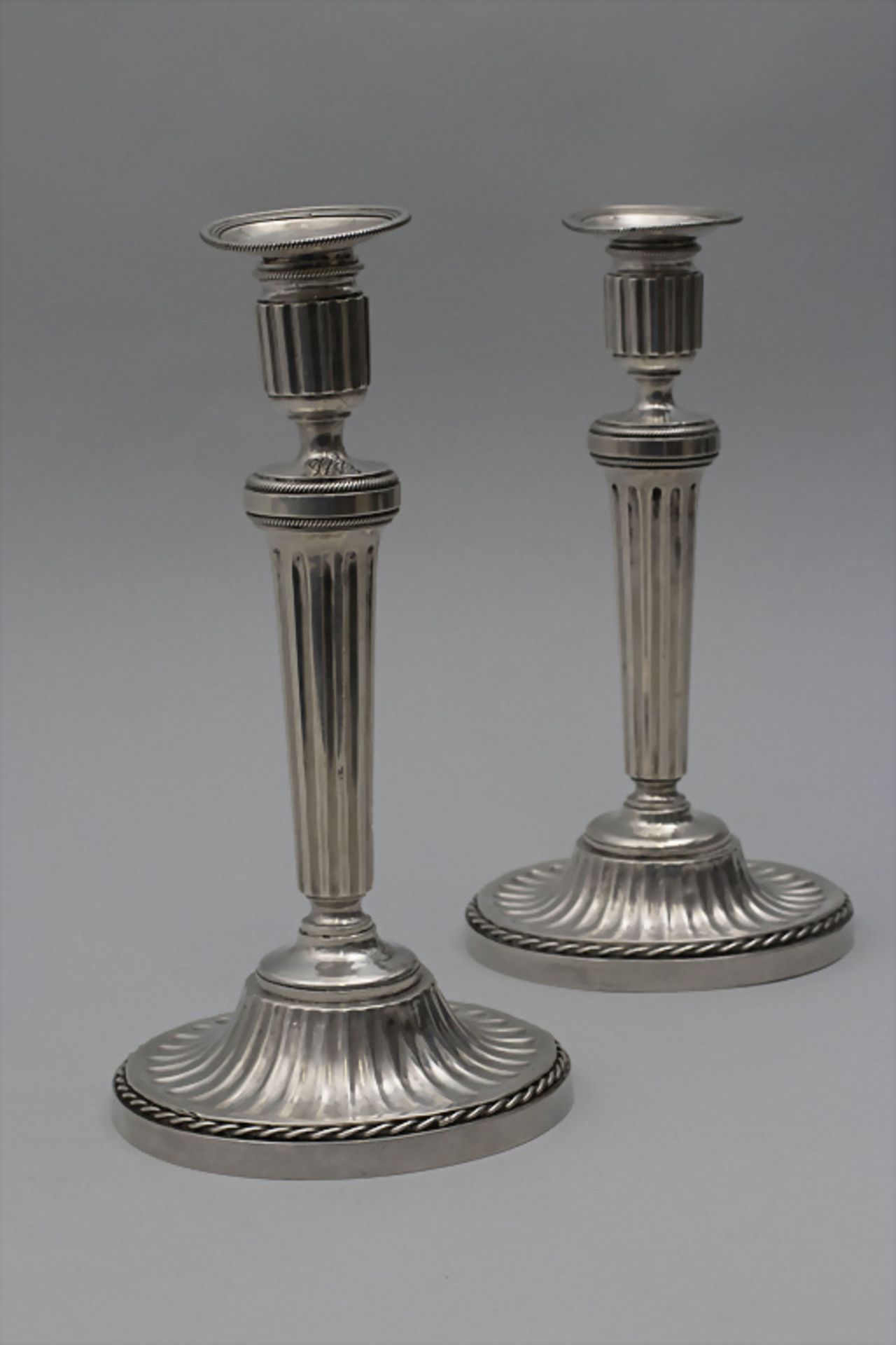 Paar Louis-Seize Kerzenleuchter / Paire de bougeoirs en argent massif, Denys Franckson, Paris, 1787 - Image 3 of 10