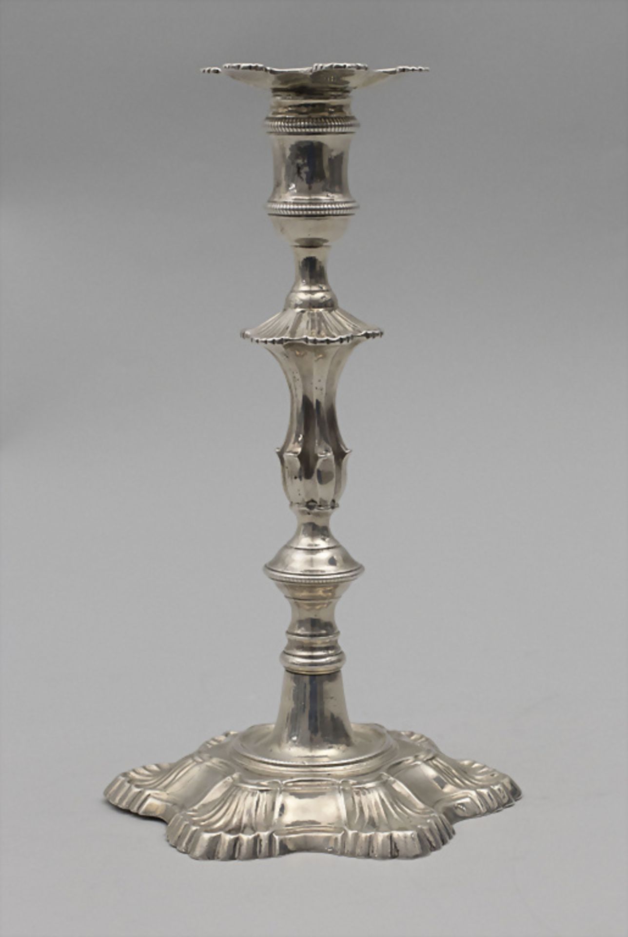 Barock Leuchter / A Baroque silver candlestick, Jas. King, London, 1786