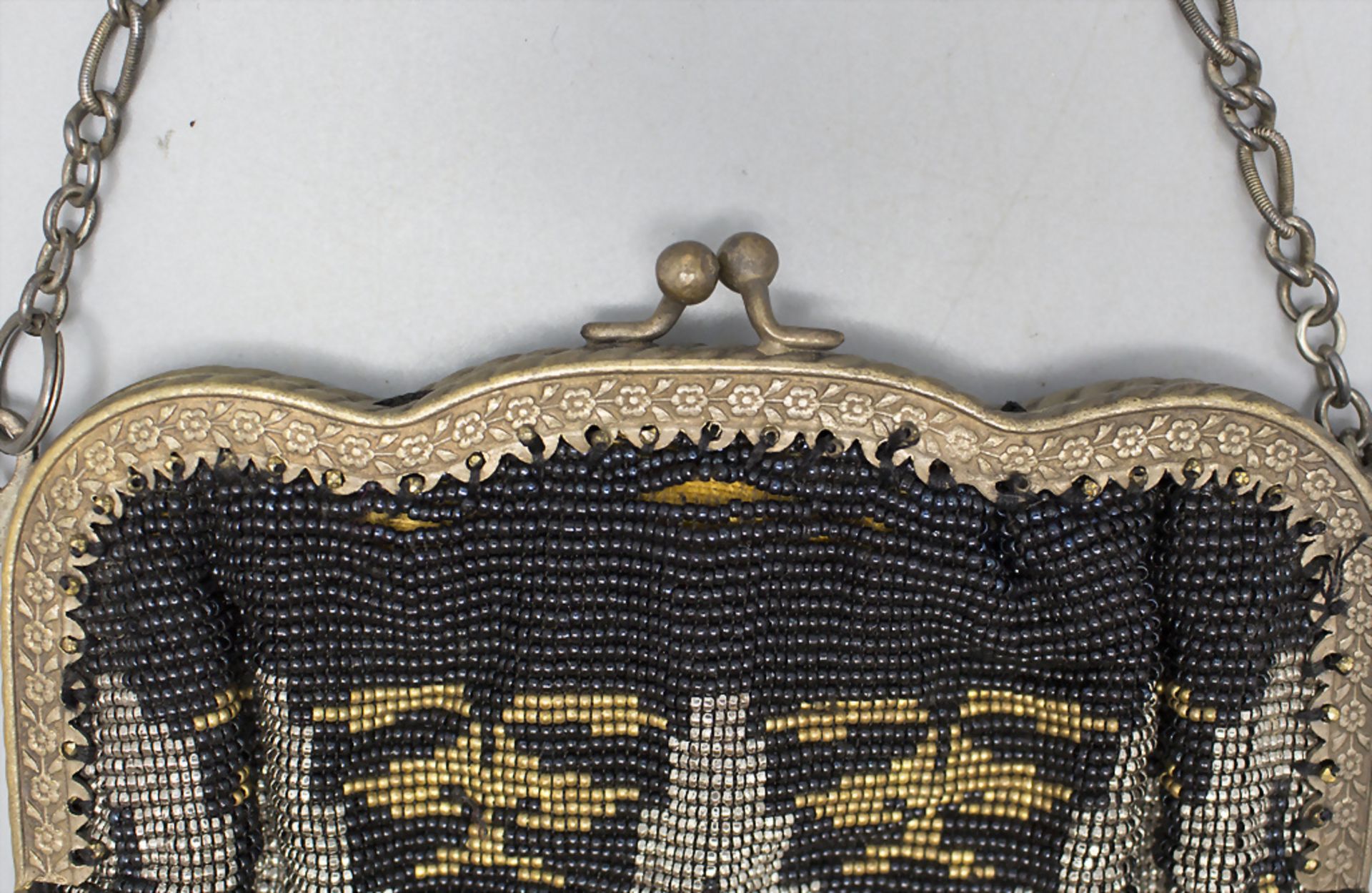 Elegante Jugendstil Perlen-Abendtasche / An elegant Art Nouveau evening clutch, um 1910 - Bild 3 aus 4