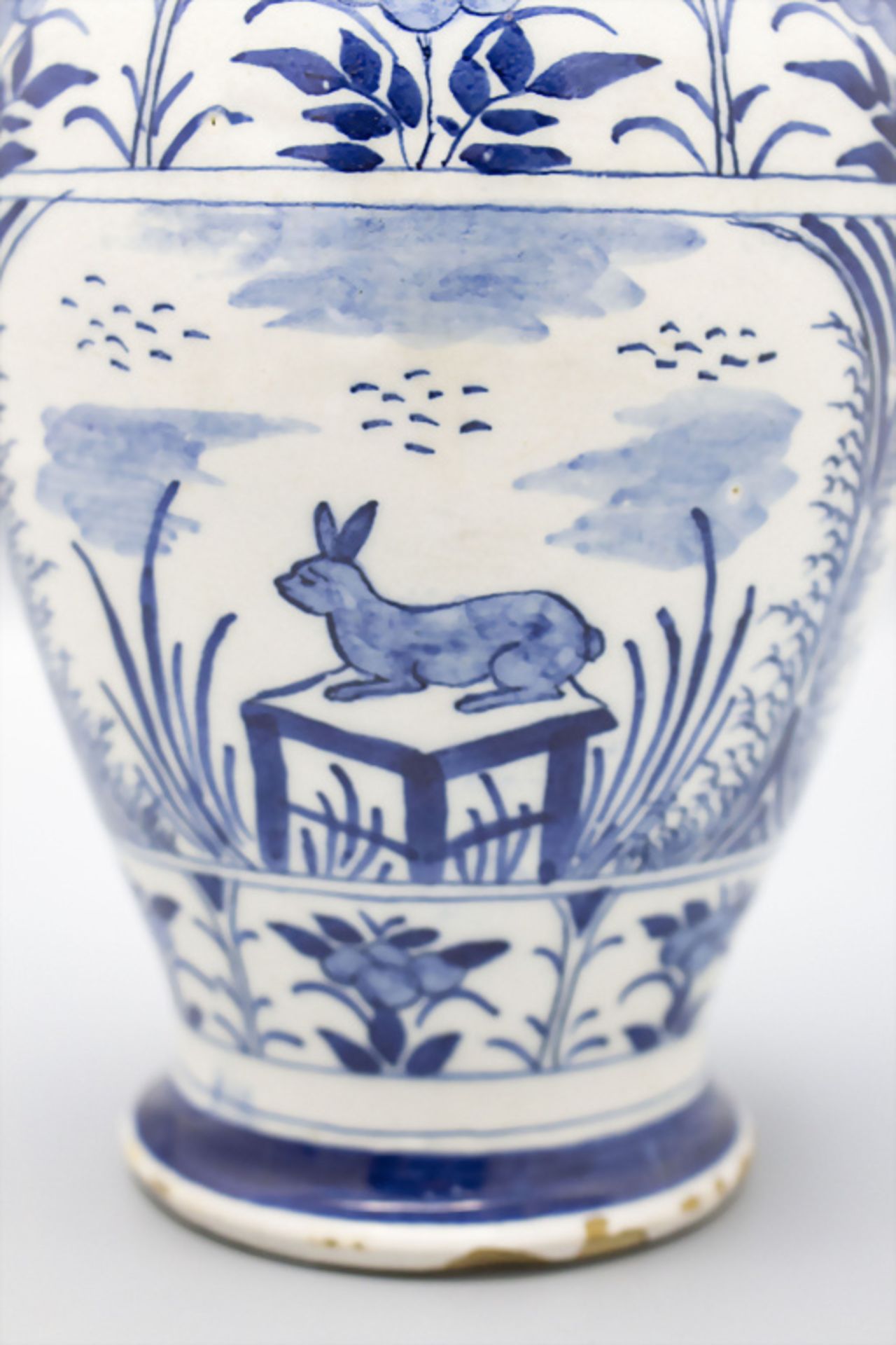 Fayence Vase mit Hasen Dekor / A fayence vase with rabbit decor, 18./19. Jh - Image 3 of 5