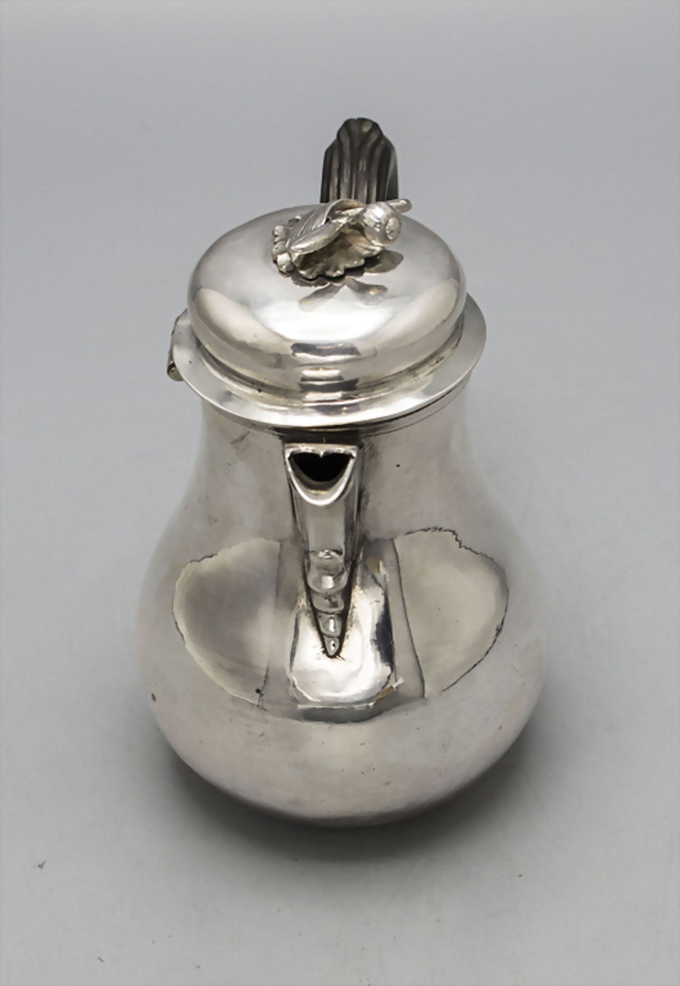 Barock Kännchen (Egoist) / A Baroque silver pot, Joh. Daniel Müller, Augsburg, 1771-1773 - Bild 6 aus 8