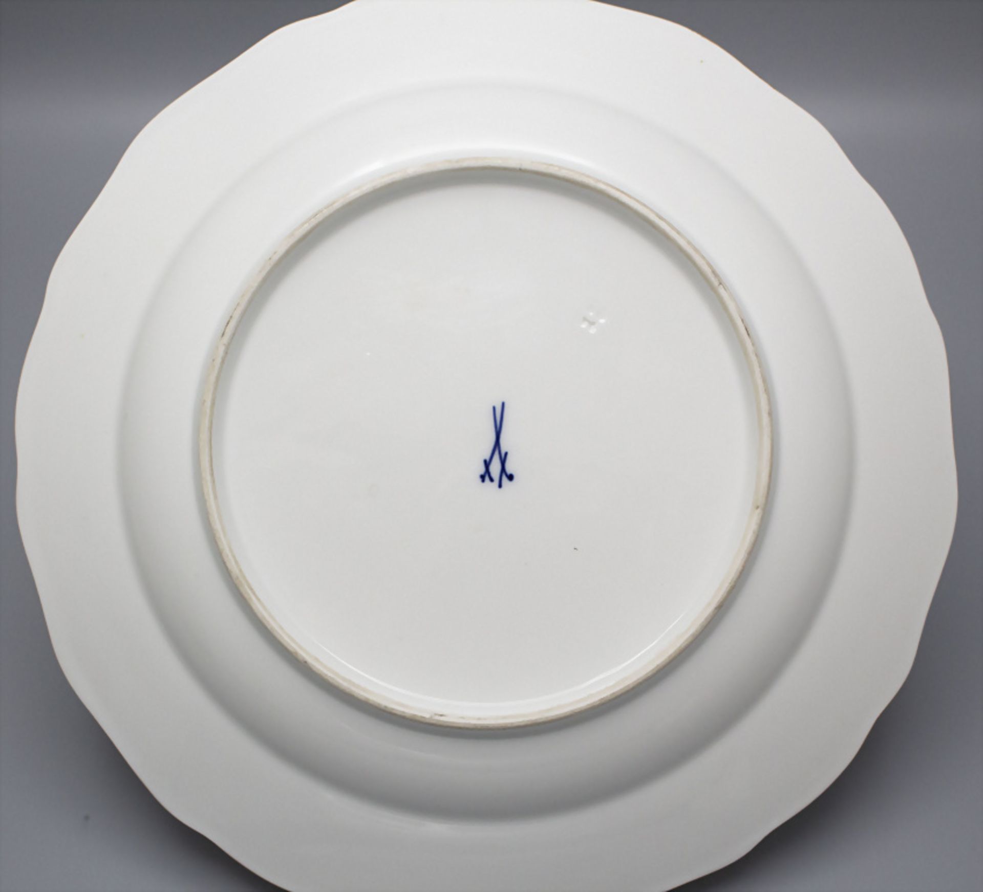 Speiseteller 'Reicher Drache' / A dinner plate with 'Rich Dragon' decor, Meissen, Ende 19. Jh. - Image 2 of 3