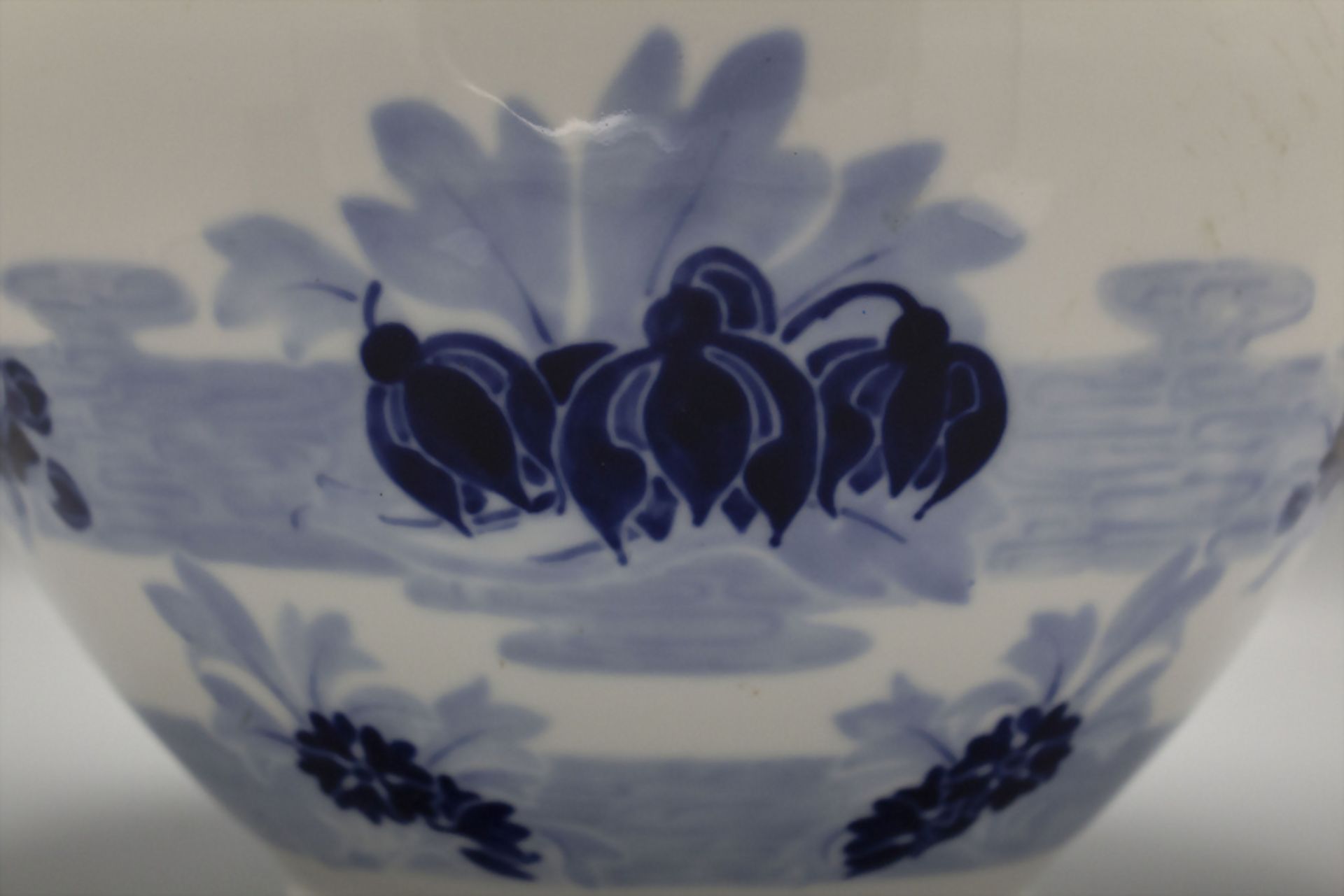 Große Jugendstil Porzellanvase mit Floraldekor / A large Art Nouveau porcelain vase with ... - Image 3 of 4