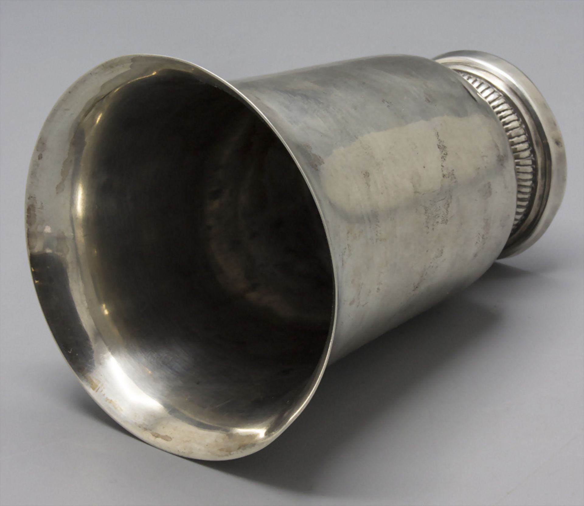 Glockenbecher / A bell shaped silver beaker, Orleans, nach 1798 - Image 3 of 5