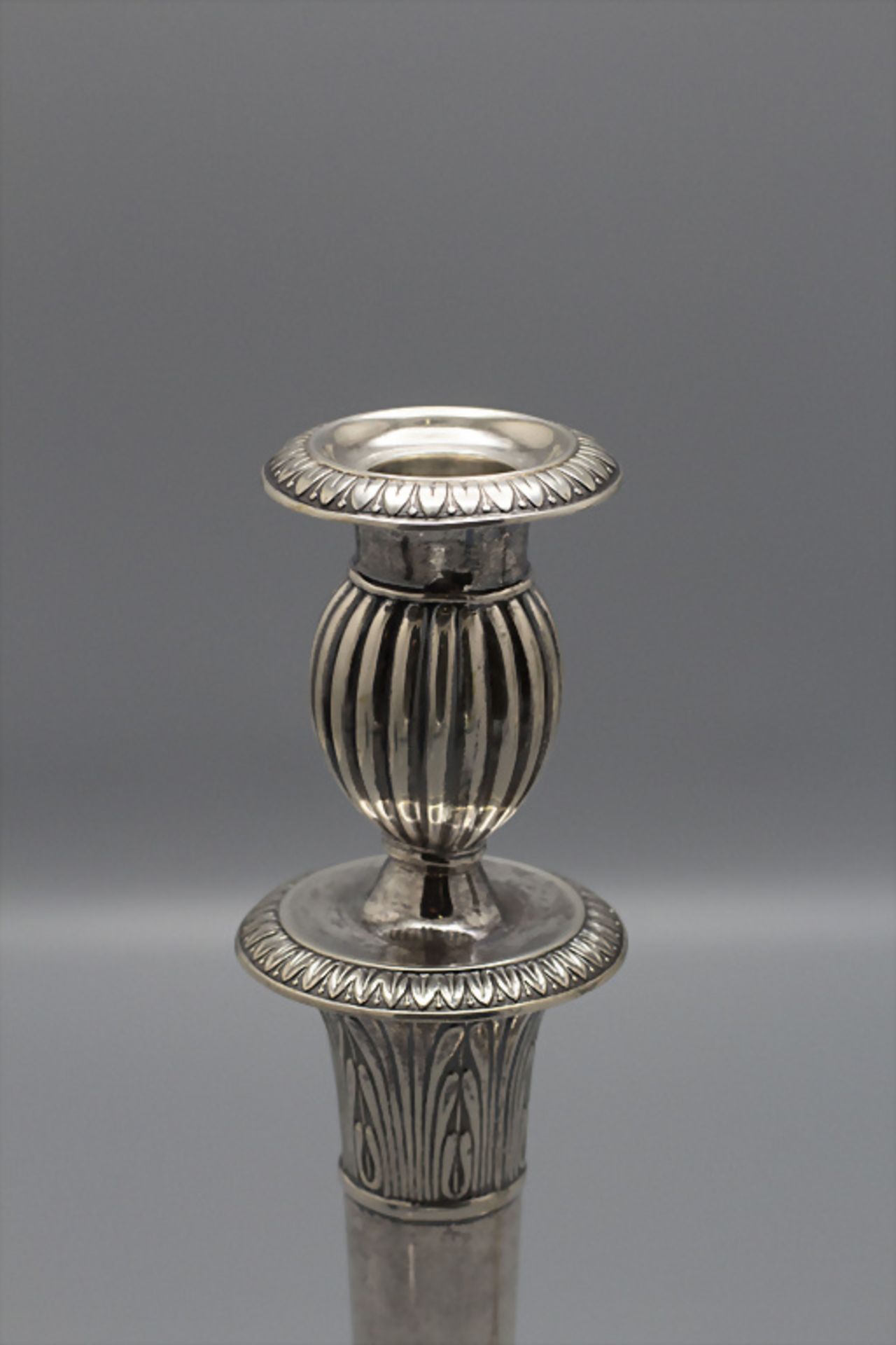 Paar Kerzenleuchter / A pair of silver candlesticks, Johann Burkhard, Passau, um 1800 - Bild 3 aus 6