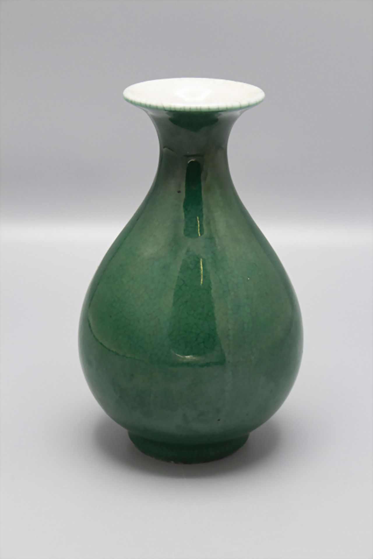 Apfelgrüne Vase / An appel green vase, China, Qing-Zeit, 19. Jh. - Bild 2 aus 4