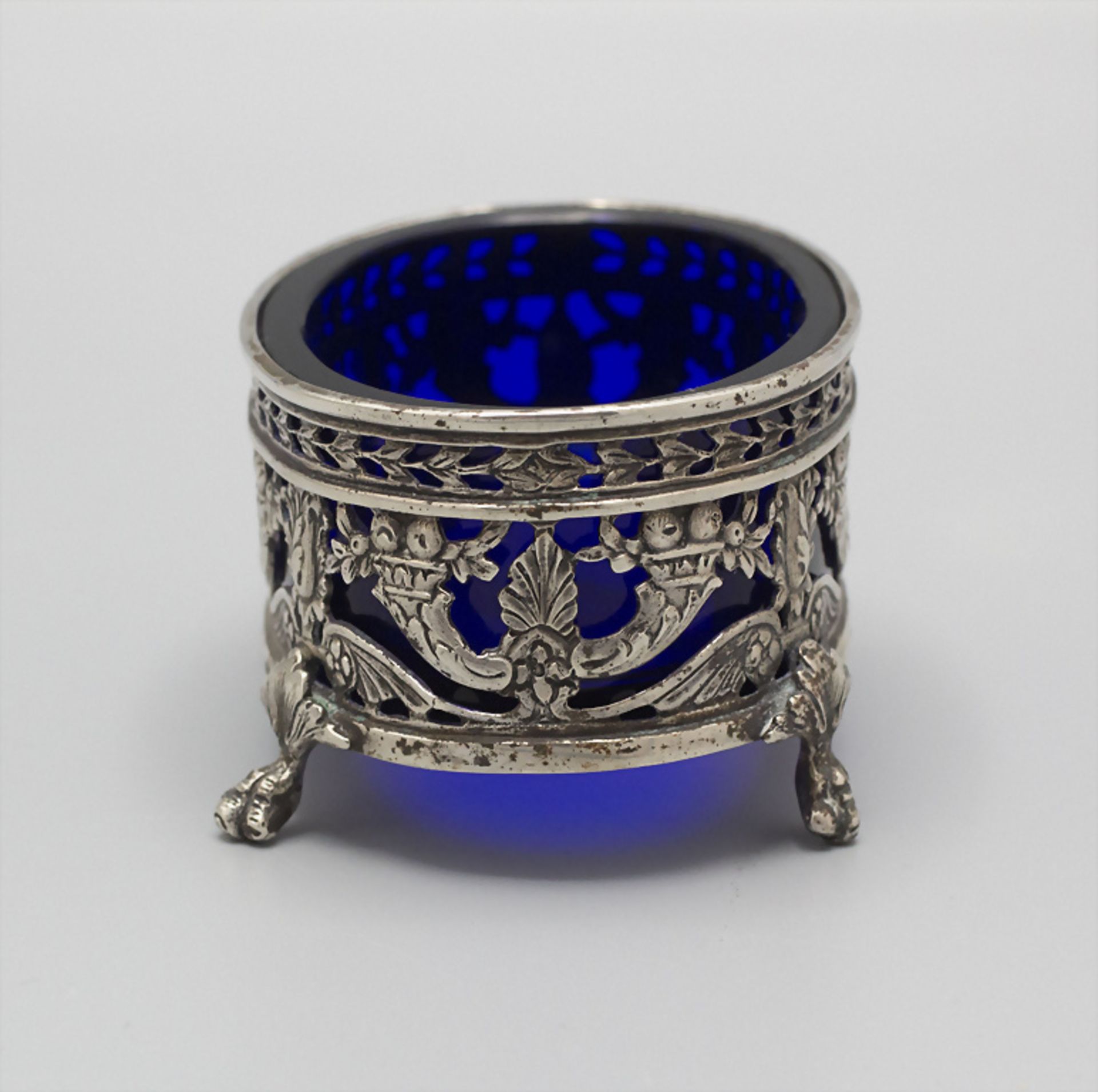 Saliere / Gewürzschälchen mit blauem Glaseinsatz / A silver open salt cellar, um 1810 - Bild 2 aus 4