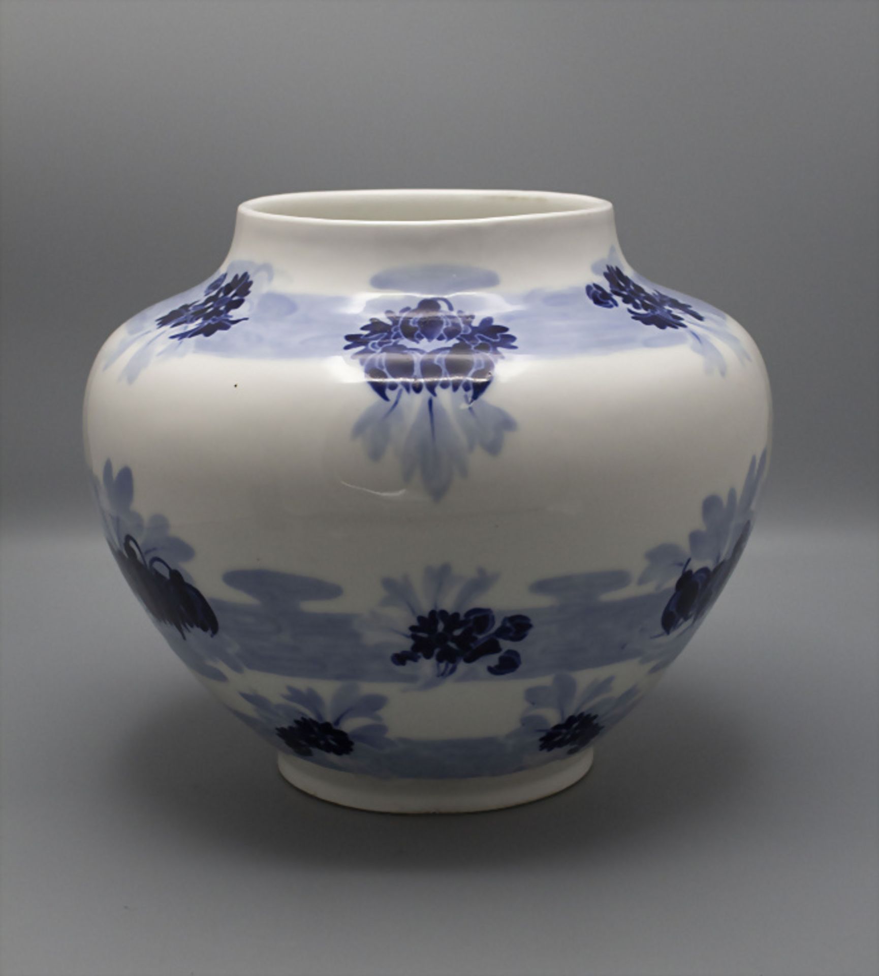 Große Jugendstil Porzellanvase mit Floraldekor / A large Art Nouveau porcelain vase with ... - Image 2 of 4