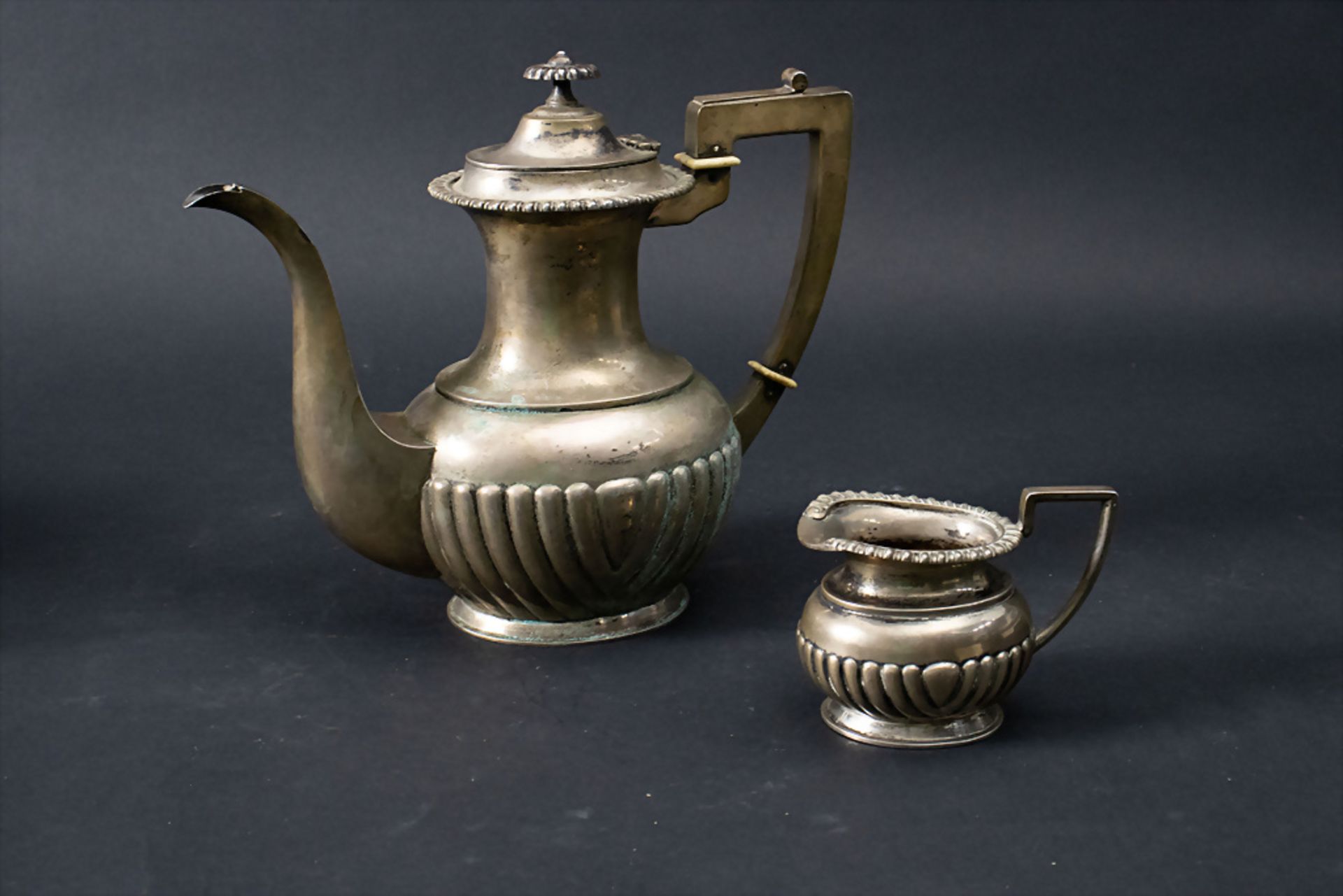 4-teiliger Kaffee- und Teekern / A 4-part silver tea and coffee set, 20. Jh. - Bild 2 aus 13