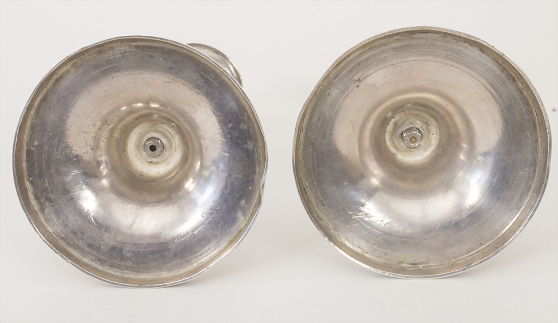 Paar Louis XVI Leuchter / A pair of Louis-seize silver candlesticks, Noia, um 1780 - Image 4 of 6