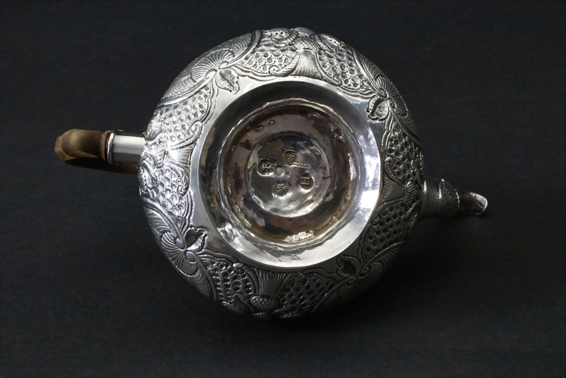 Teekanne / A silver tea pot, wohl Paulus Vermeulen, Harlem, 18. Jh. - Image 6 of 7