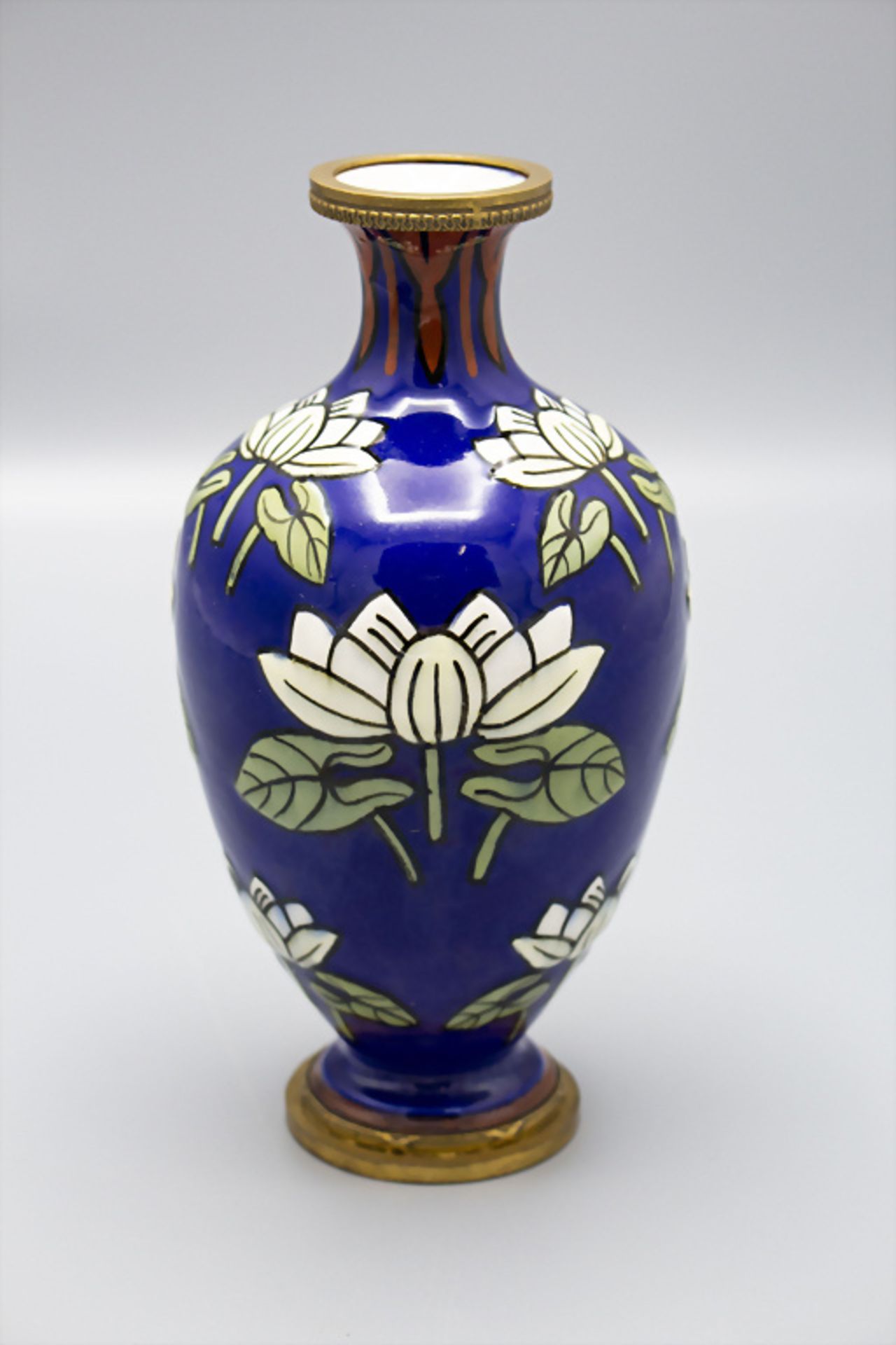 Jugendstil Vase mit Seerosen und Bronzemontur / An Art Nouveau faience vase with water lilies ... - Image 2 of 3