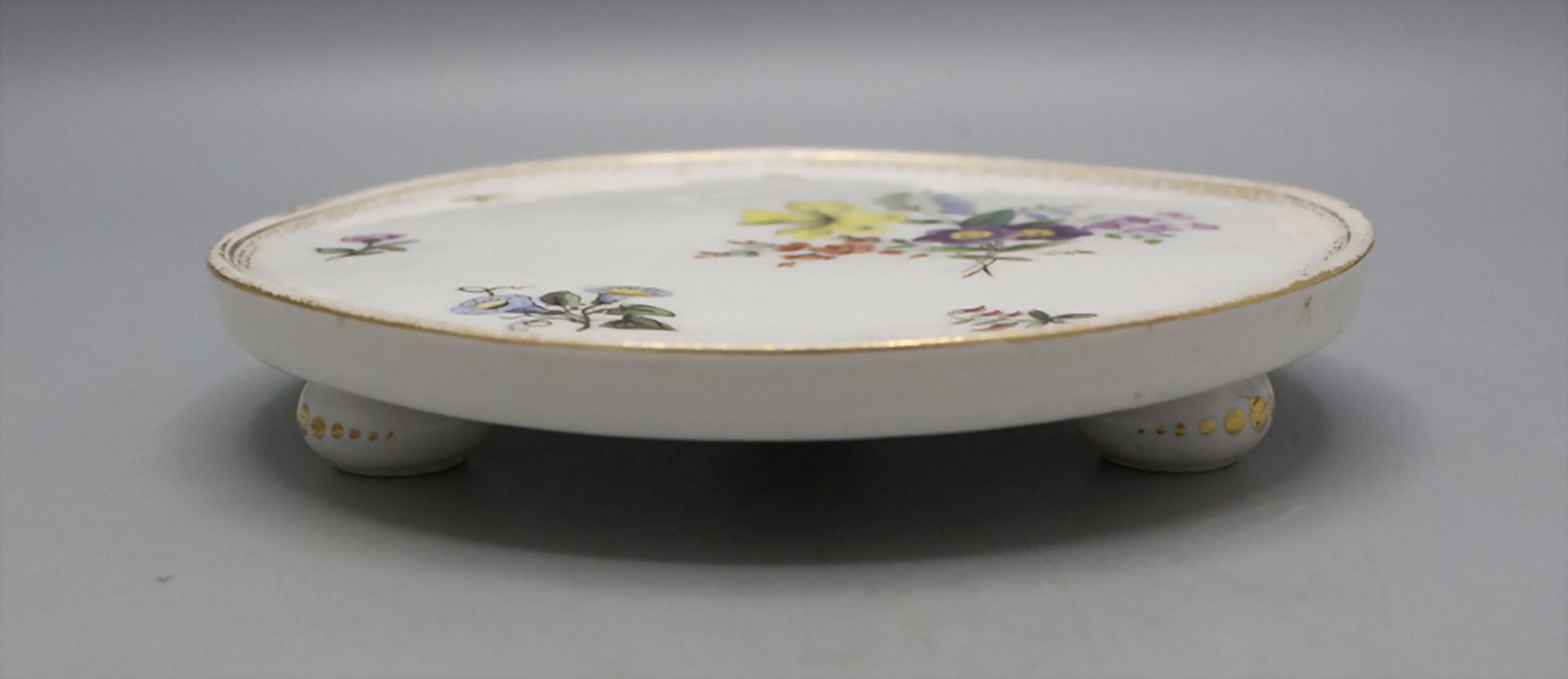 Untersetzer mit Blumenmalerei / A coaster with flowers, Meissen, 1860-1924 - Bild 2 aus 3