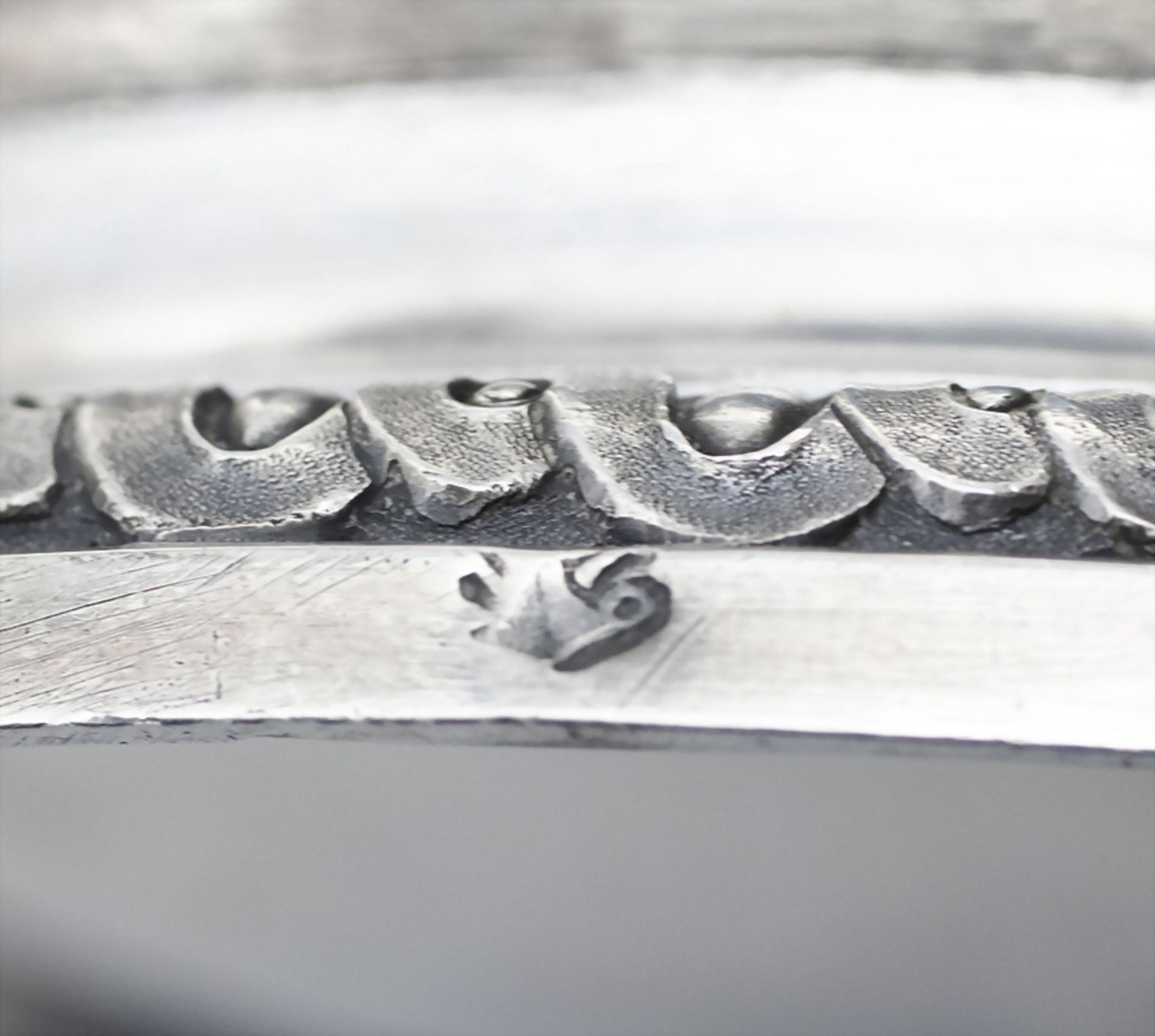 Paar Cachepots / Blumenübertöpfe / A pair of silver flowerpots, Frankreich, 19. Jh. - Image 11 of 11