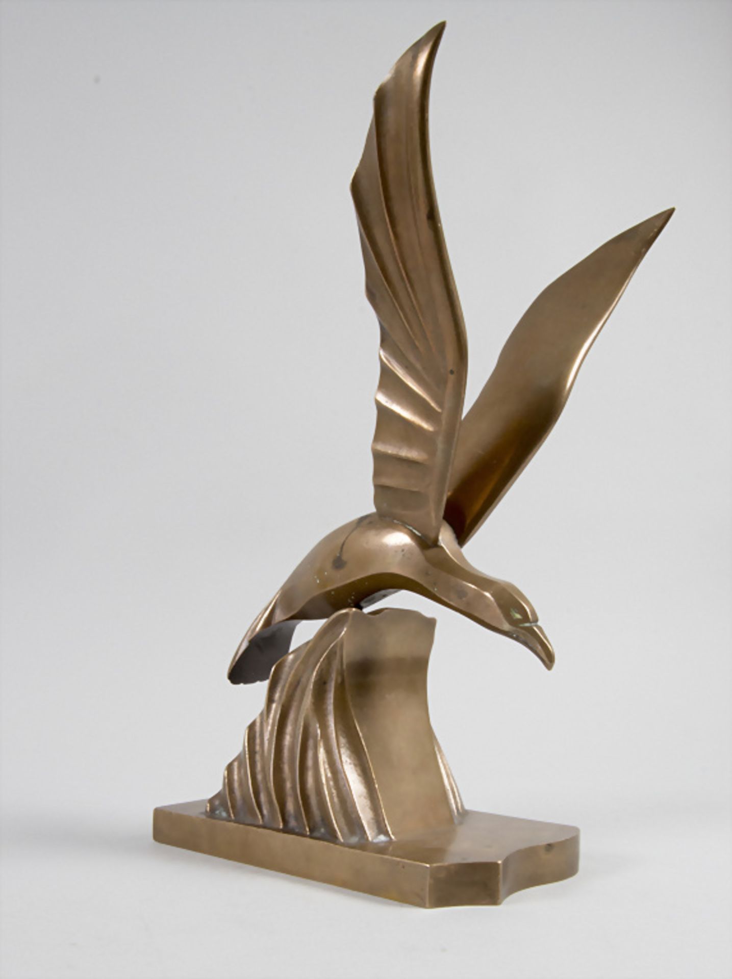 Art Déco Bronzeplastik 'Möwe' / An Art Deco bronze sculpture 'Gull', um 1920