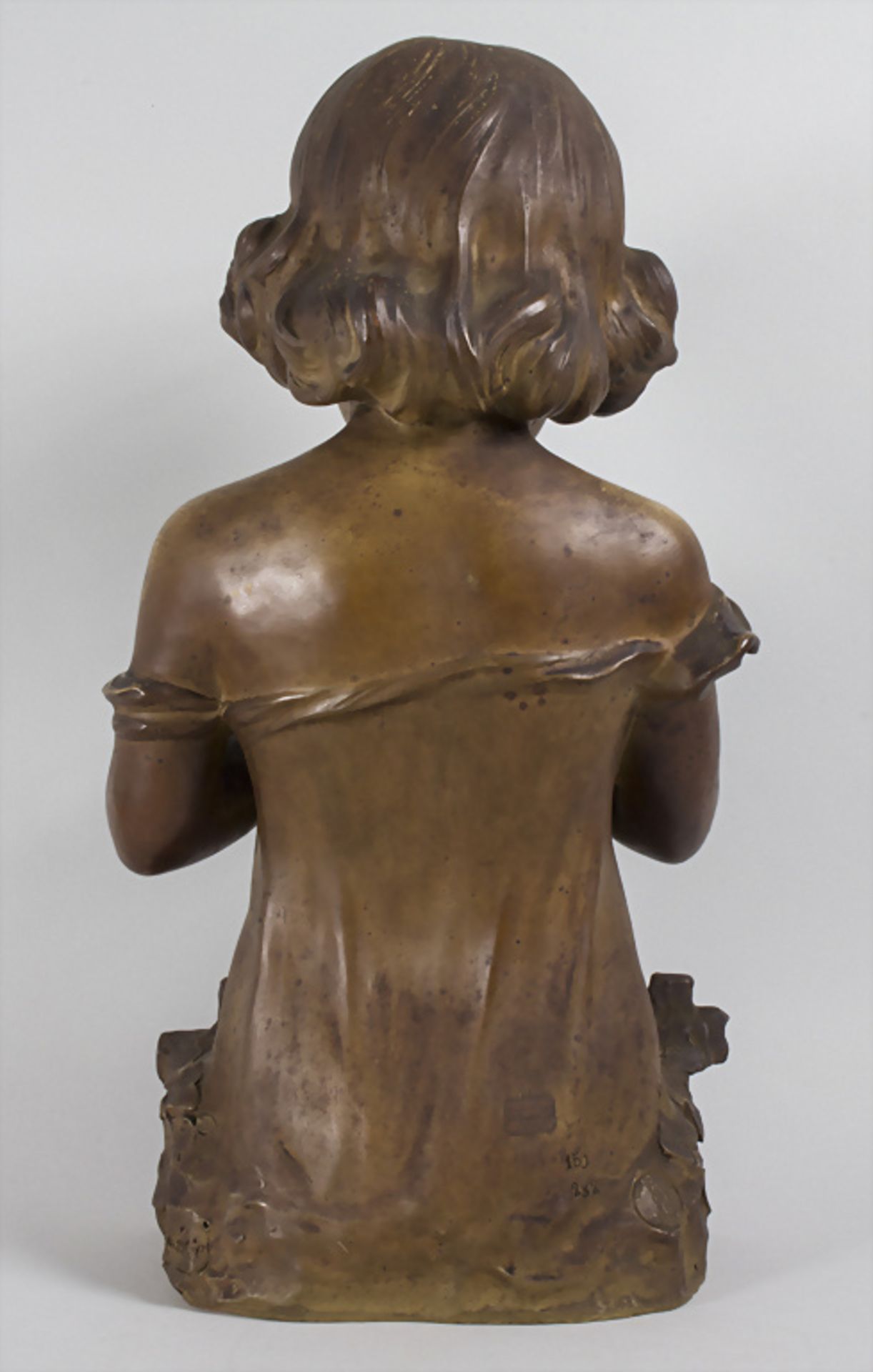 Aristide DE RANIERI (1865-1929), Jugendstil Büste eines Mädchens / An Art Nouveau terracotta ... - Image 6 of 12