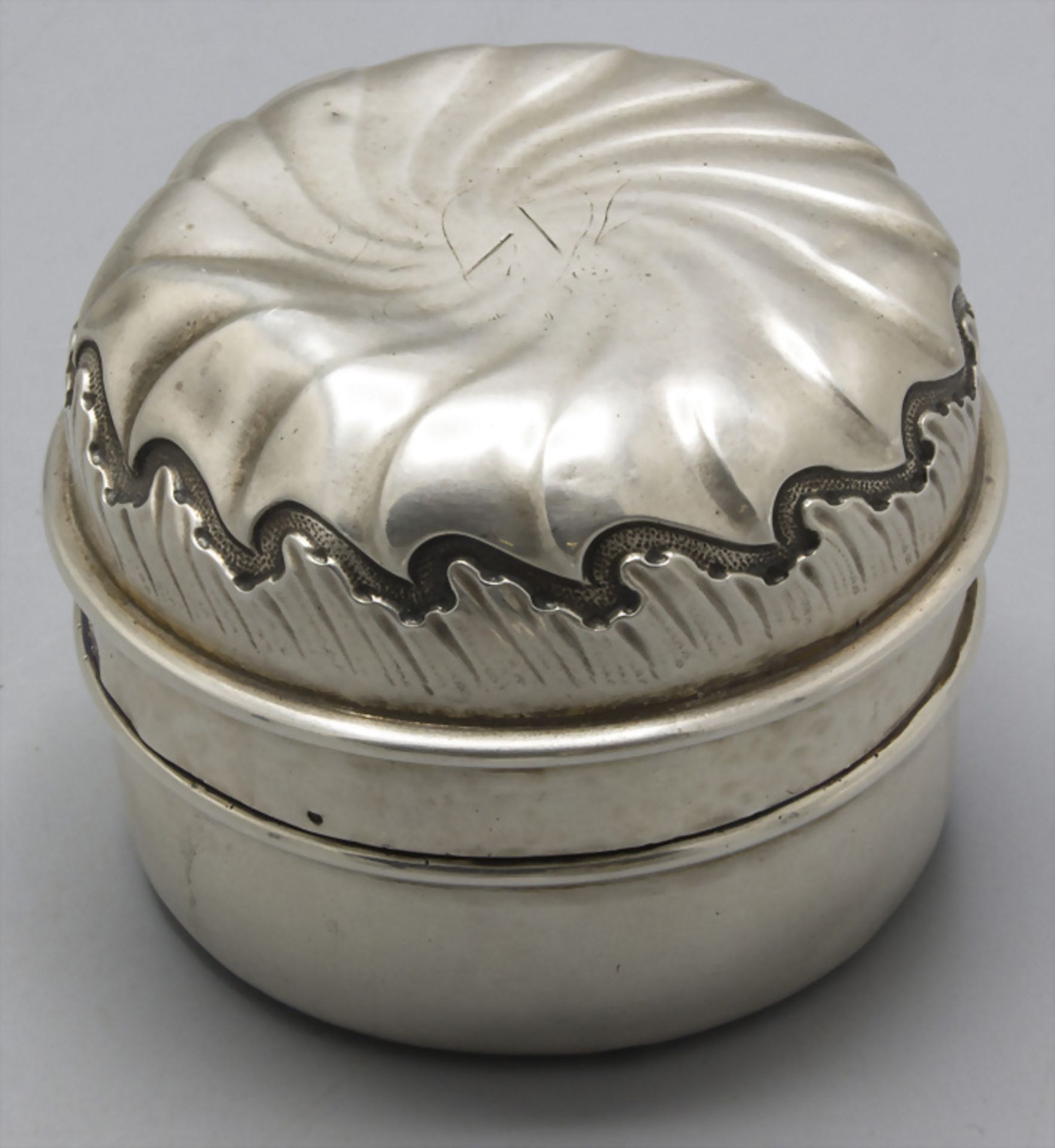 Runde Barock Tabatiere / Schnupftabakdose / A Baroque silver snuffbox, Jean-Charles Roquillet ... - Image 2 of 7