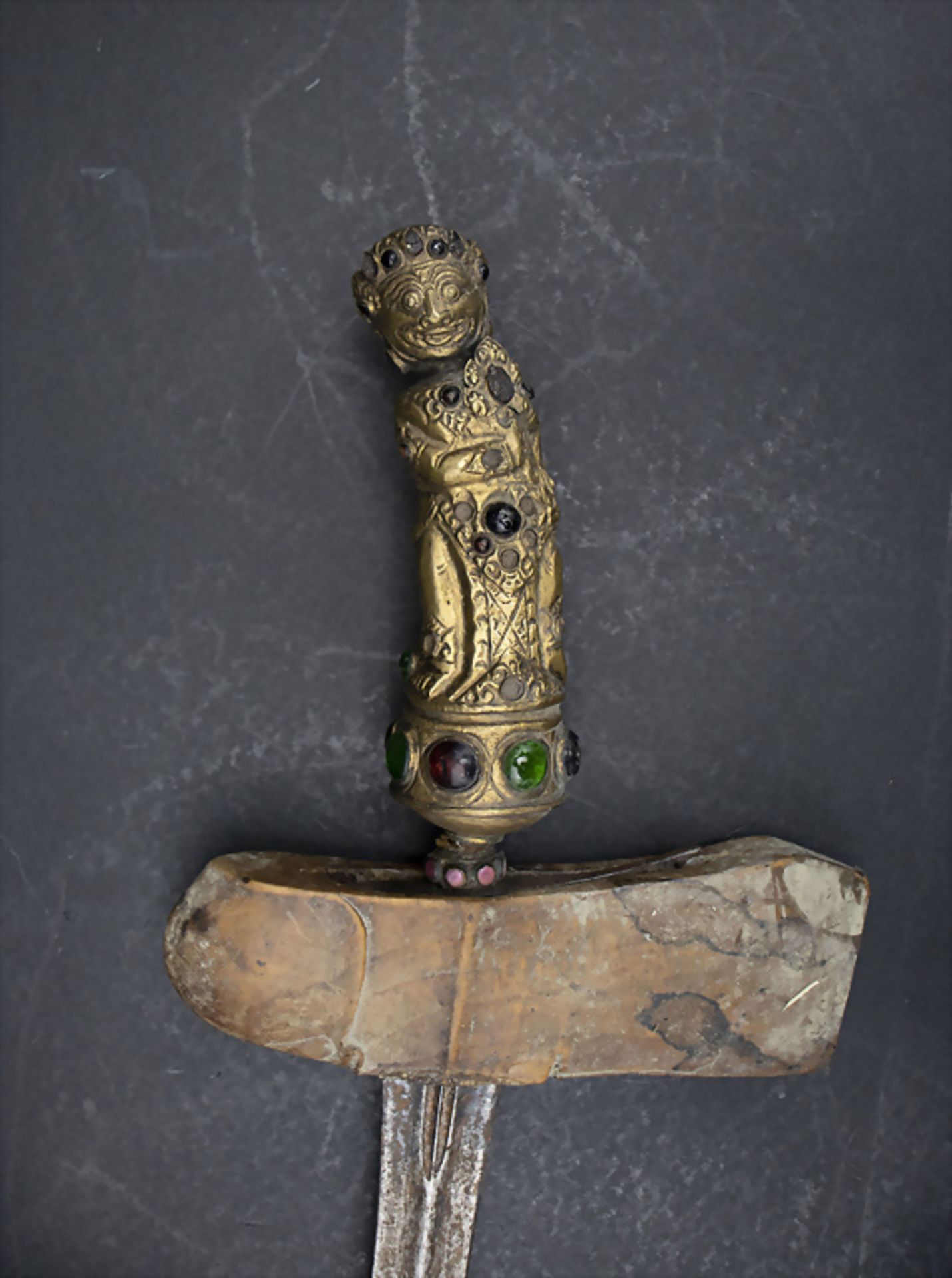 Kris mit figürlichem Griff / a Kris with a figural handle, Sumatra / Java / Indonesien, 19. Jh. - Bild 2 aus 5