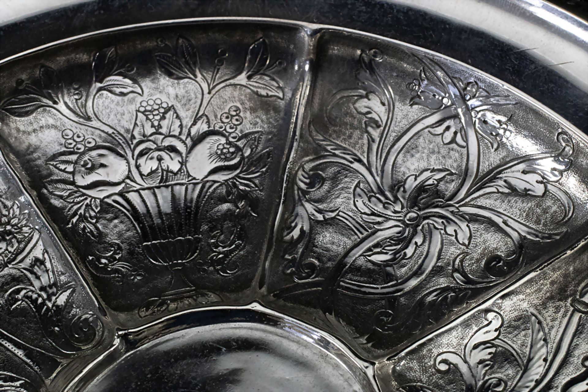 Kakaotasse auf Unterschale/Presentoir / A silver chocolate cup with saucer, Vatikanstadt ... - Image 6 of 10