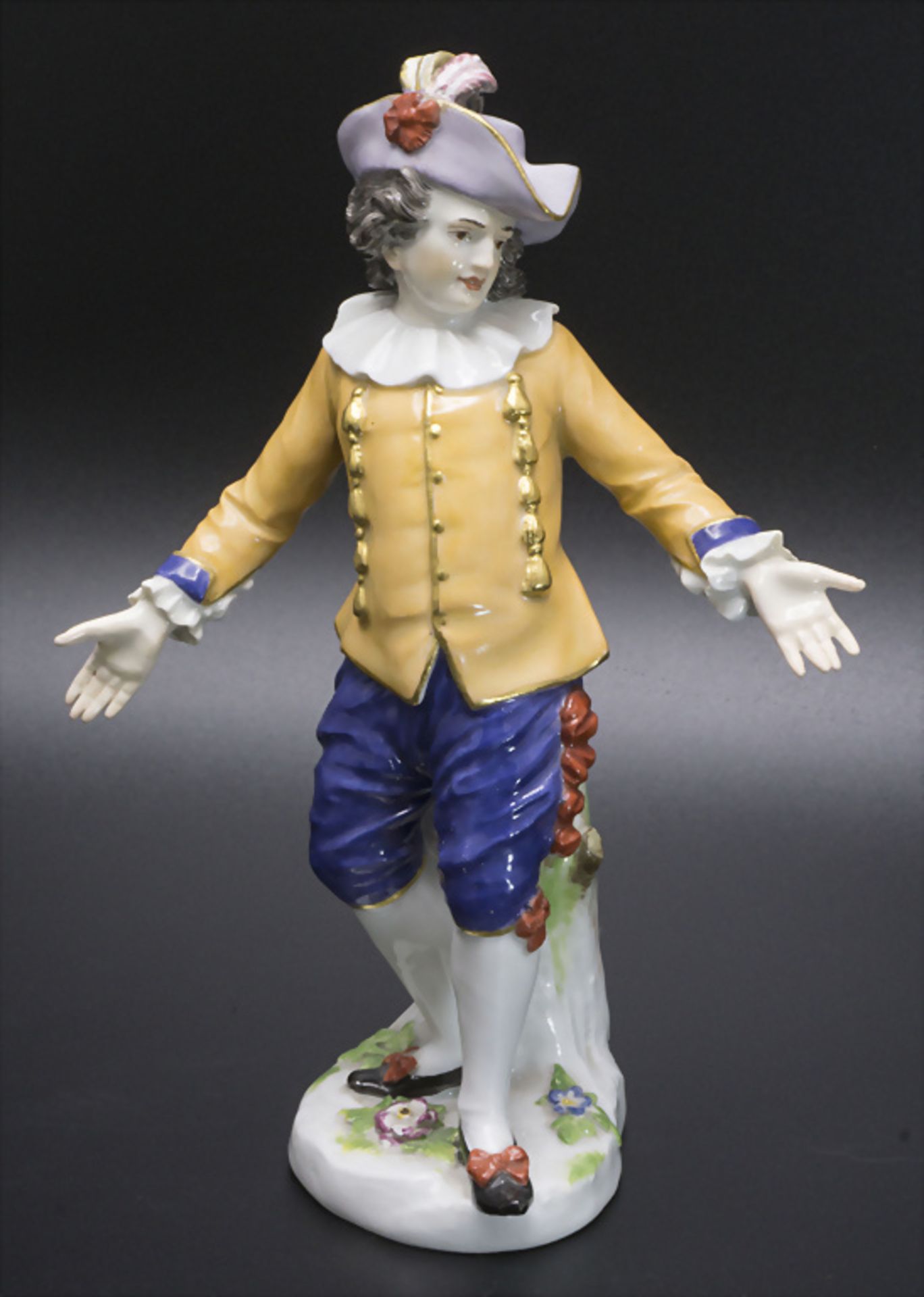 Seltene Figur eines Tänzers / Kavaliers / A rare figure of a dancer / galant young man, ...