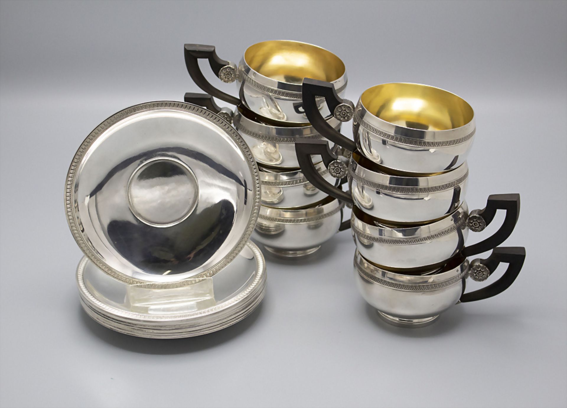 8 Art Déco Tassen und Untertassen / A set of 8 Art Deco silver cups and saucers, Emile ...